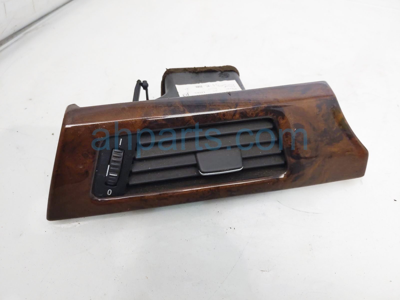 $25 BMW LH DASH AIR VENT OUTLET ASSY