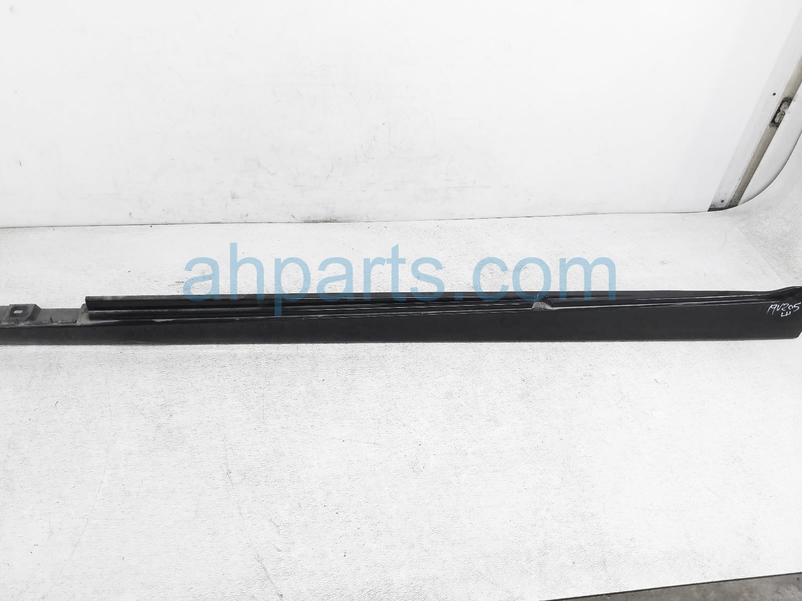 $75 BMW LH SIDE SKIRT / MOLDING - BLACK