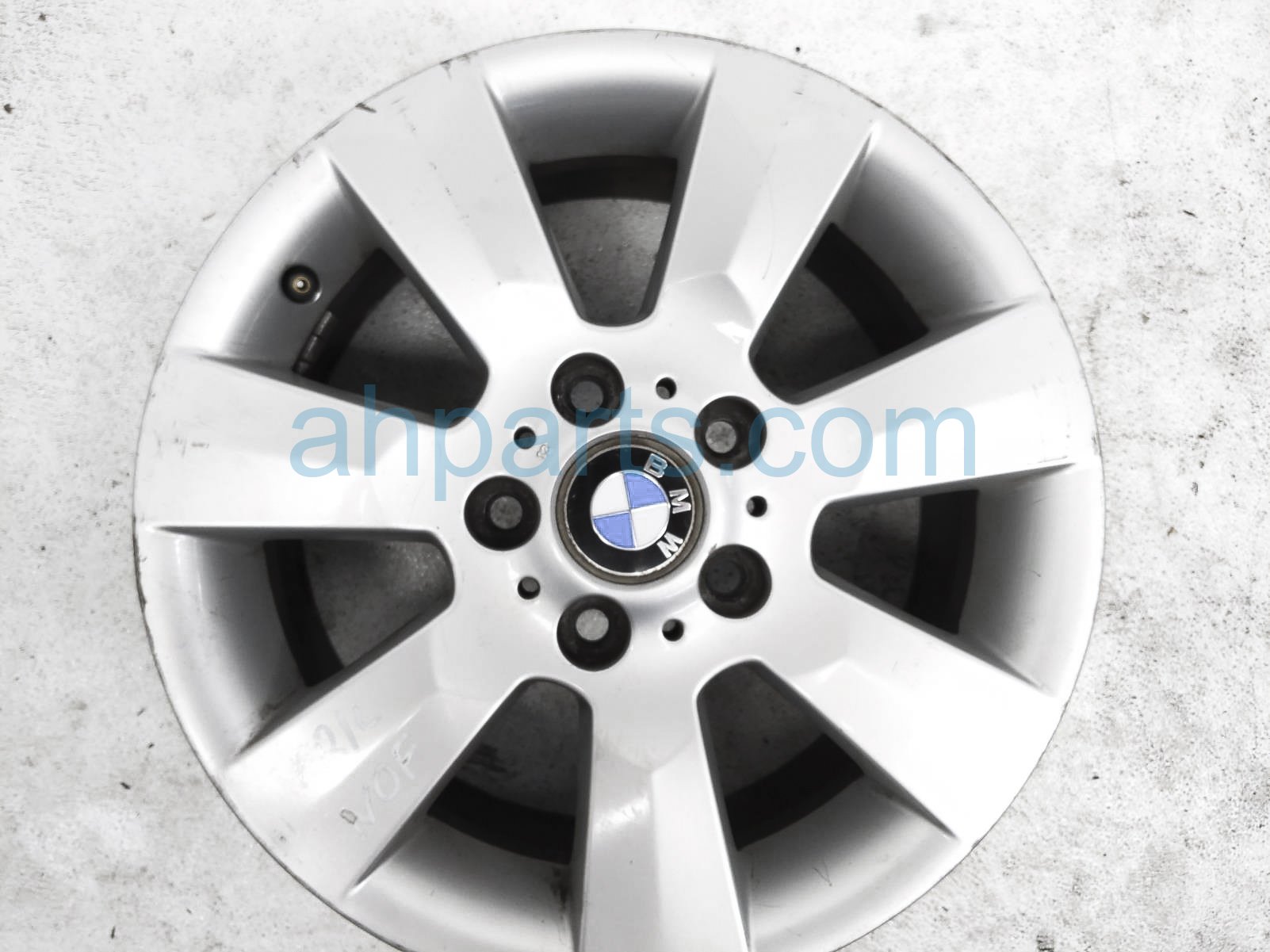 $65 BMW 16 INCH WHEEL / RIM - NOTES