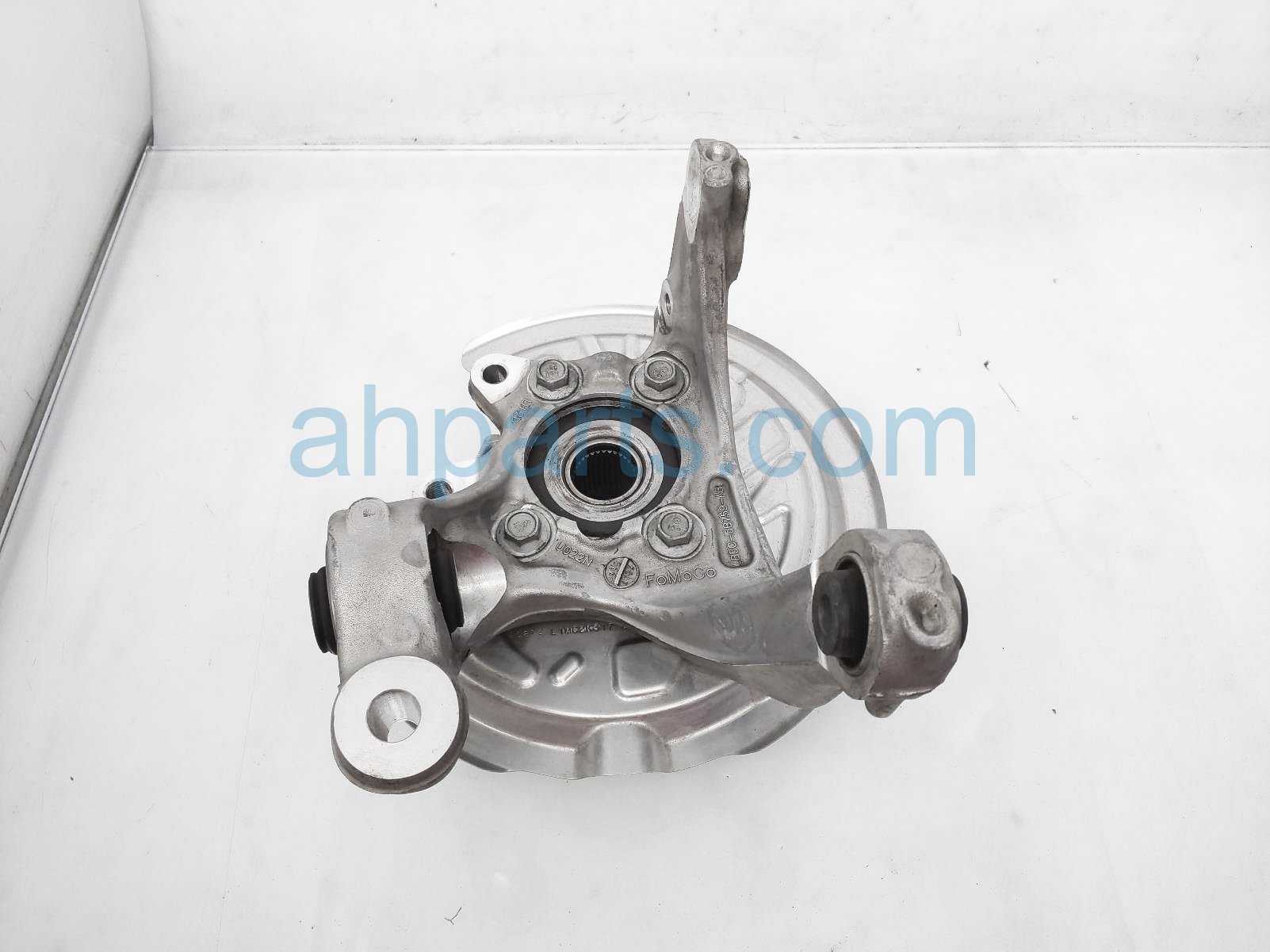 $199 Ford RR/LH SPINDLE KNUCKLE HUB