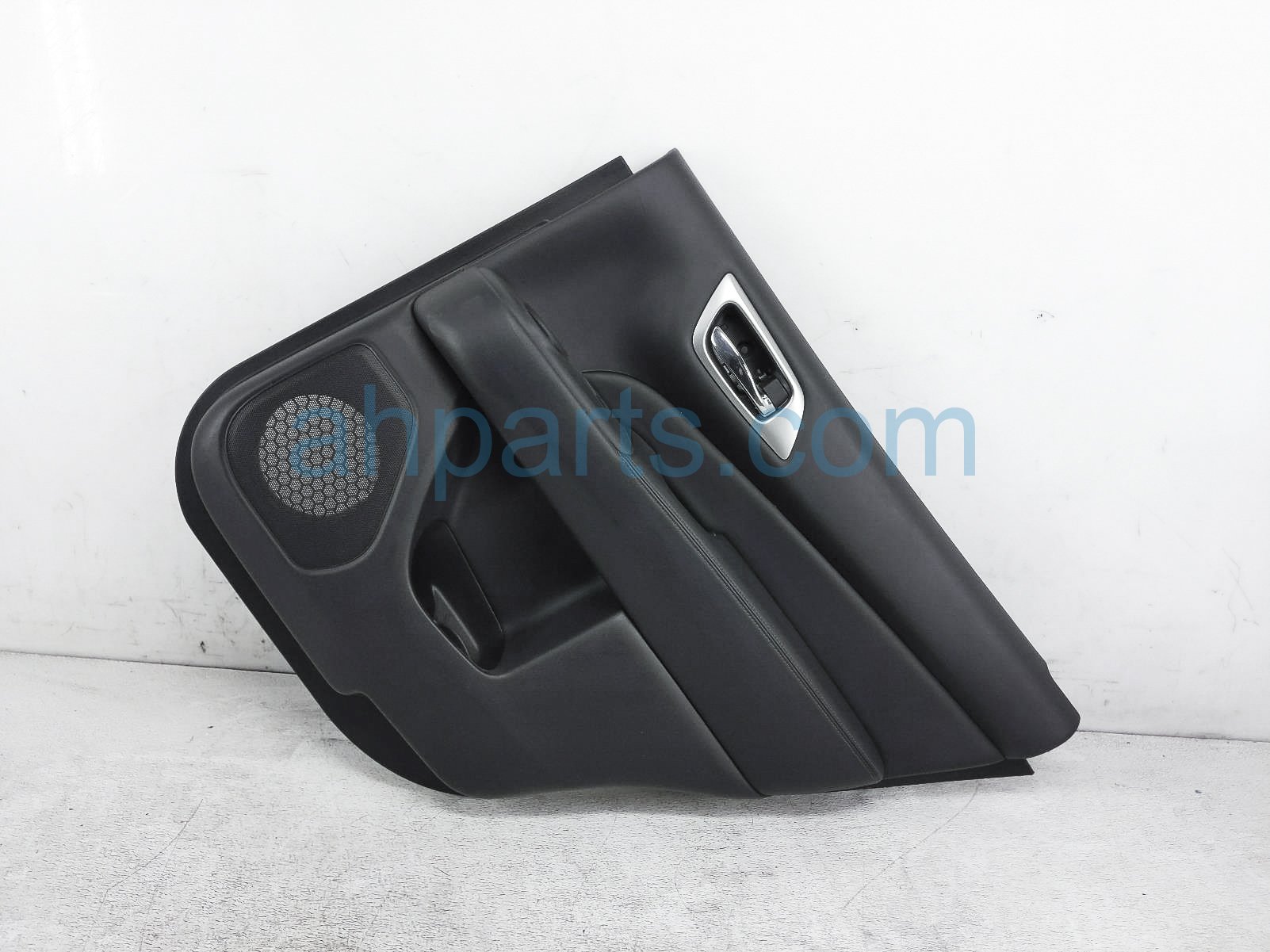 $75 Nissan RR/RH INTERIOR DOOR PANEL - BLACK