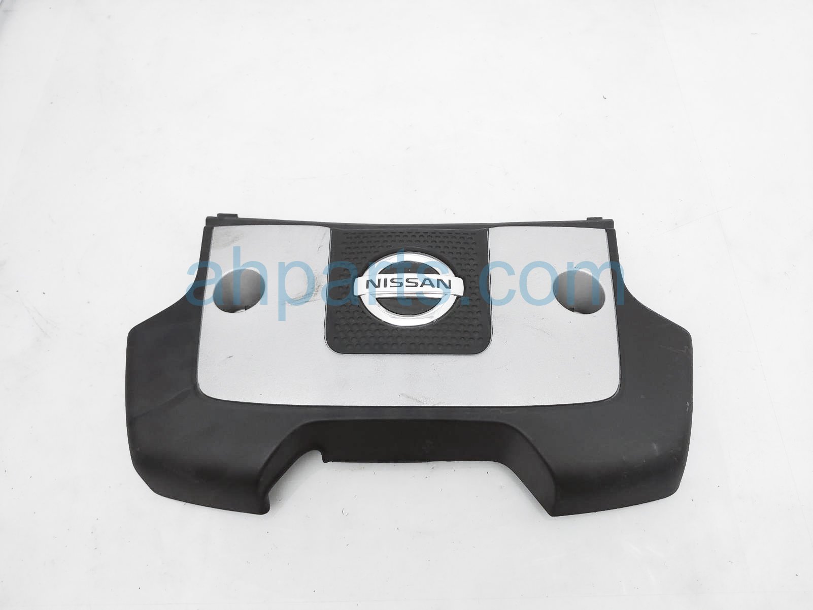 $25 Nissan FRONT ENGINE APPERANCE COVER