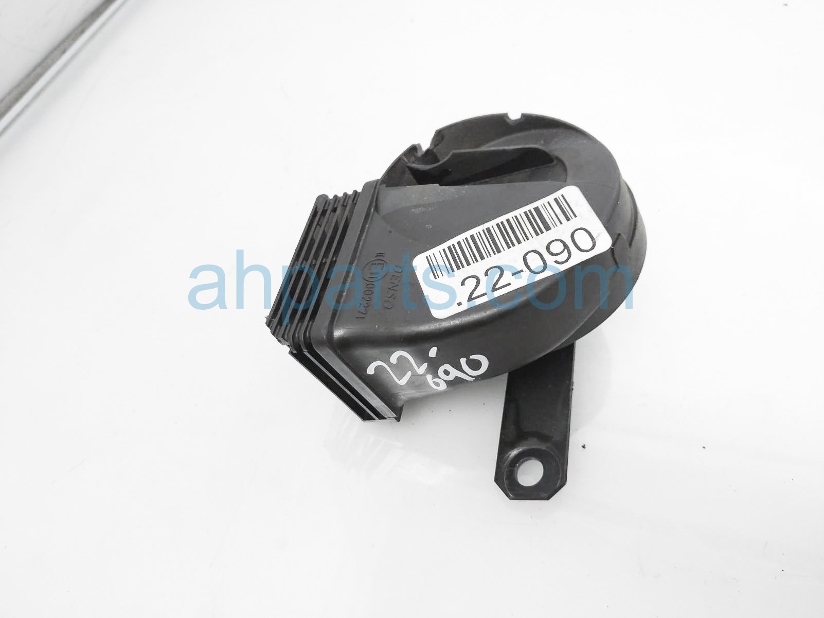 $40 Nissan LOW NOTE HORN ASSY