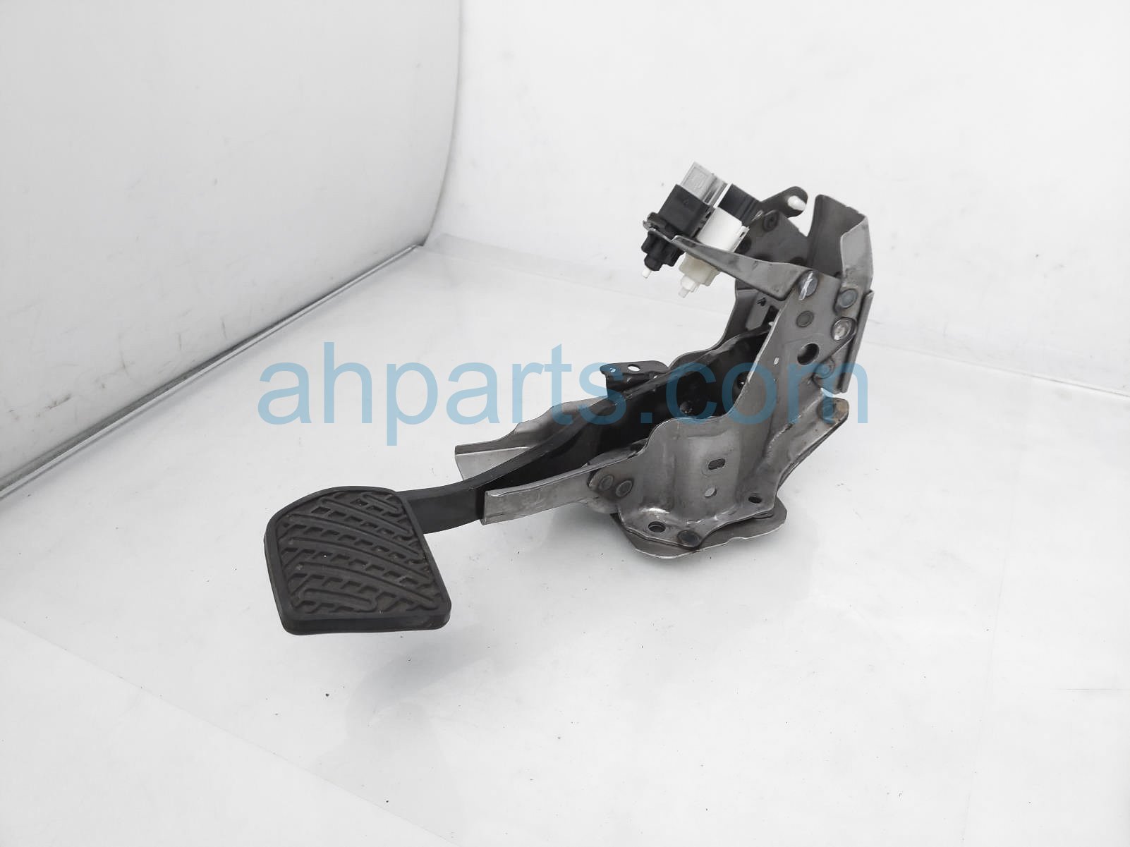 $19 Nissan BRAKE PEDAL ASSY