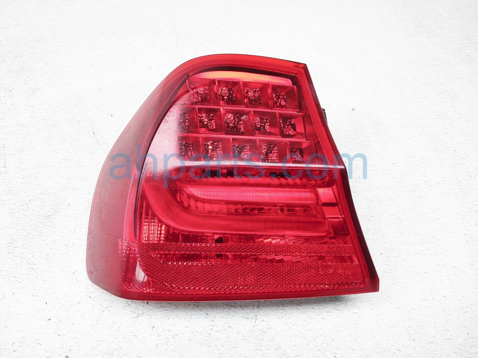 $90 BMW DRIVER QUARTER TAIL LIGHT