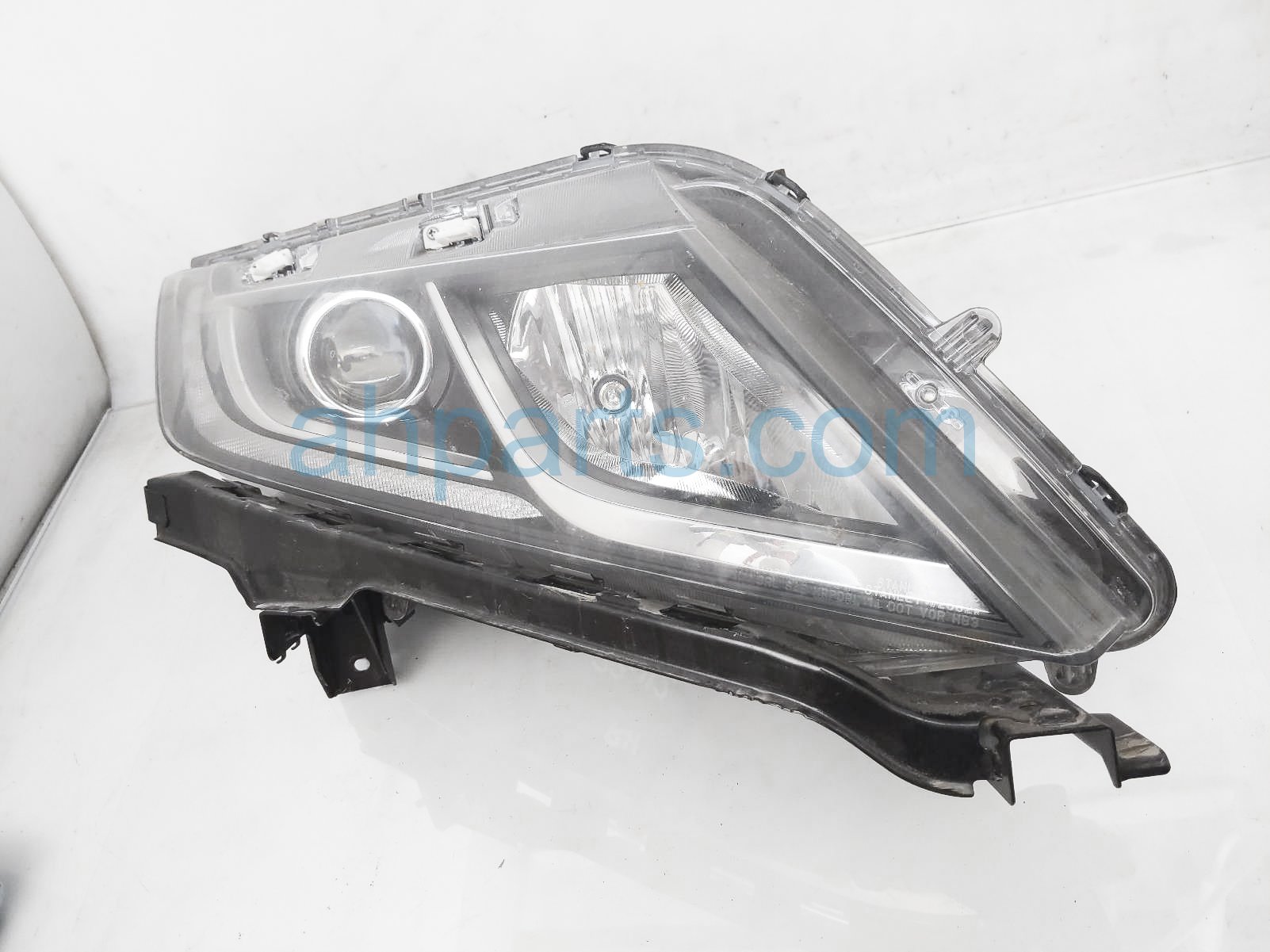 $225 Honda RH HEADLAMP / LIGHT