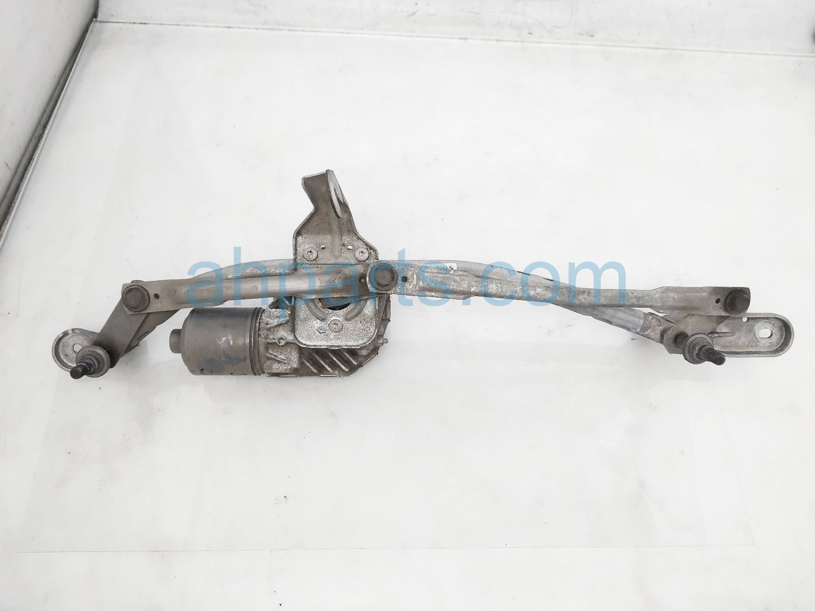 $35 BMW WINDSHIELD WIPER MOTOR ASSY