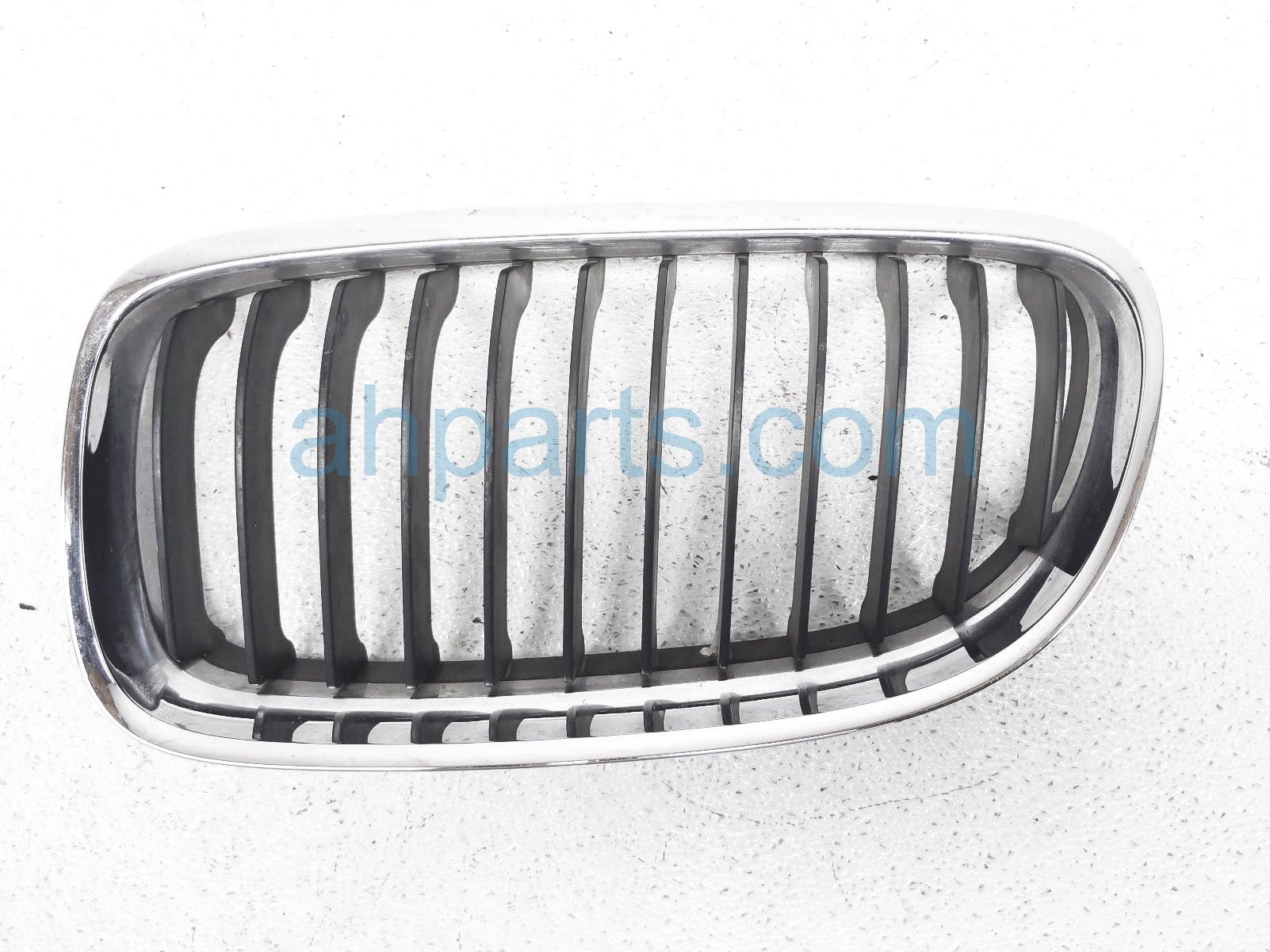 $25 BMW LH GRILLE - CHROME / BLACK