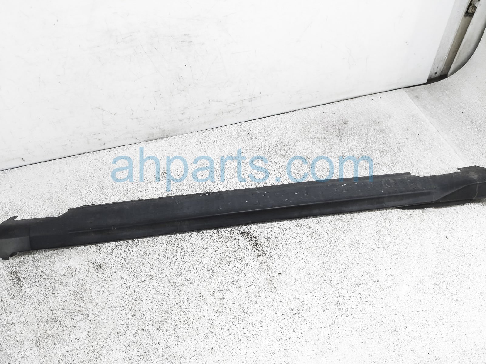 $69 Honda LH SIDE SKIRT / MOLDING - BLACK