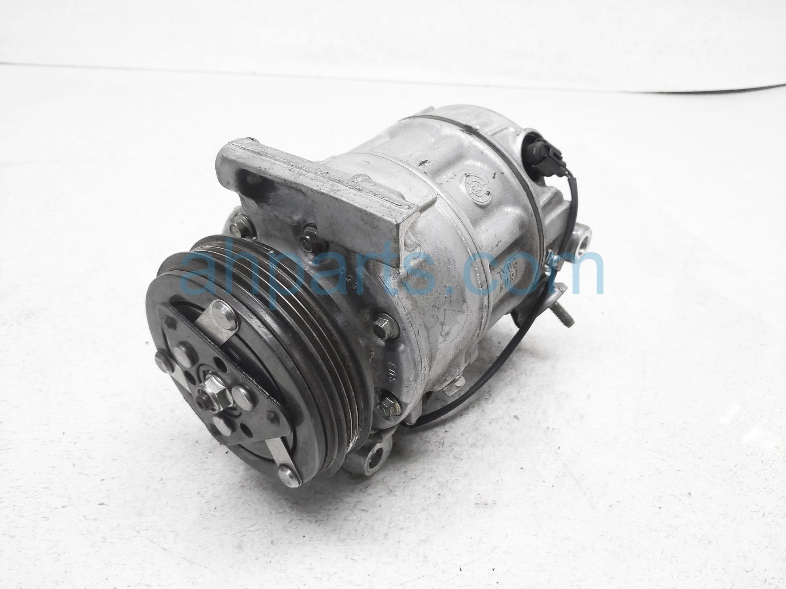 $75 Volvo AC PUMP / COMPRESSOR