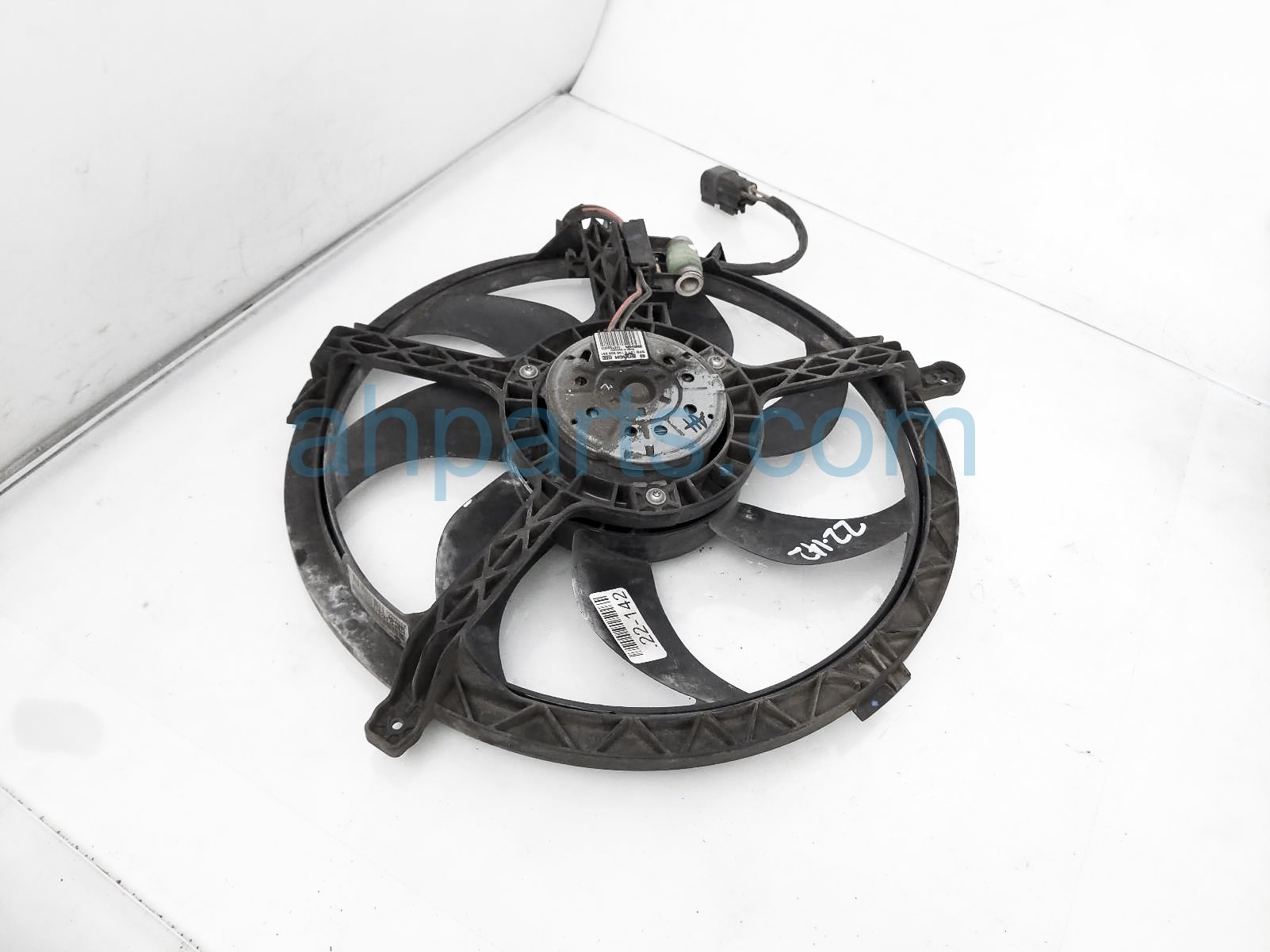 $40 BMW COOLING FAN ASSEMBLY (NO SHROUD)