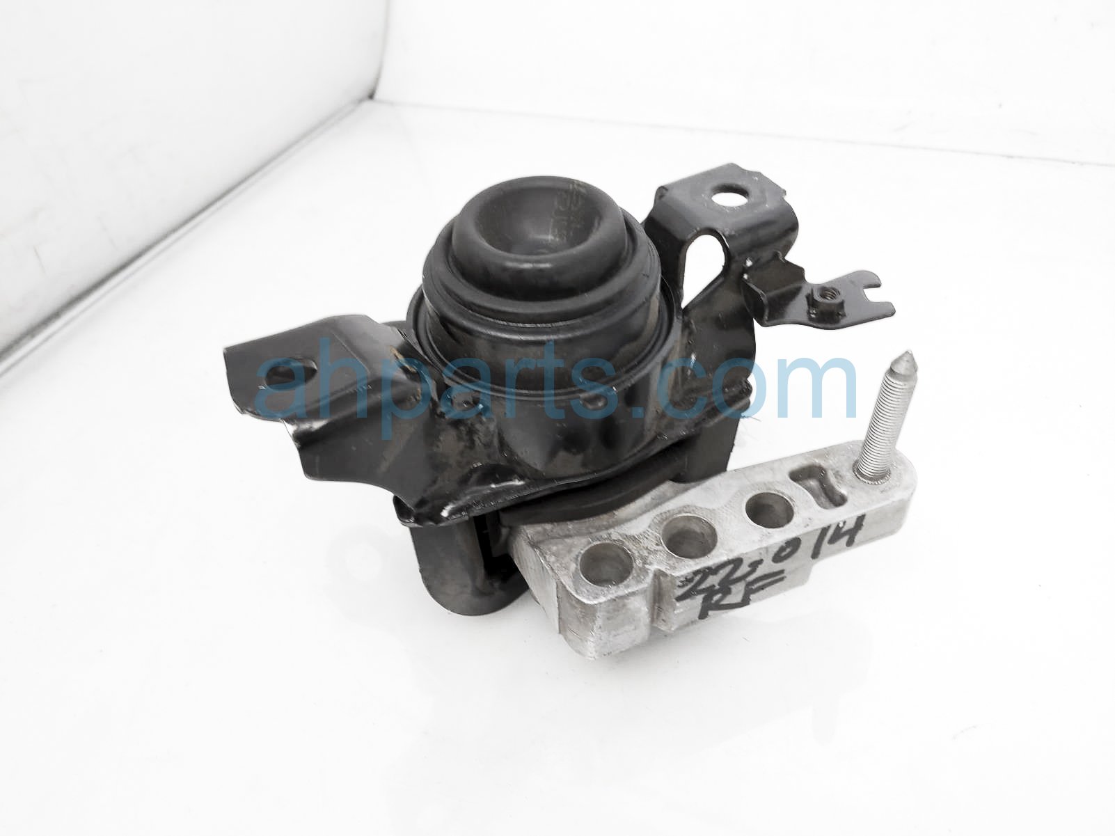 $65 Toyota RH TOP ENGINE MOUNT 2.5L