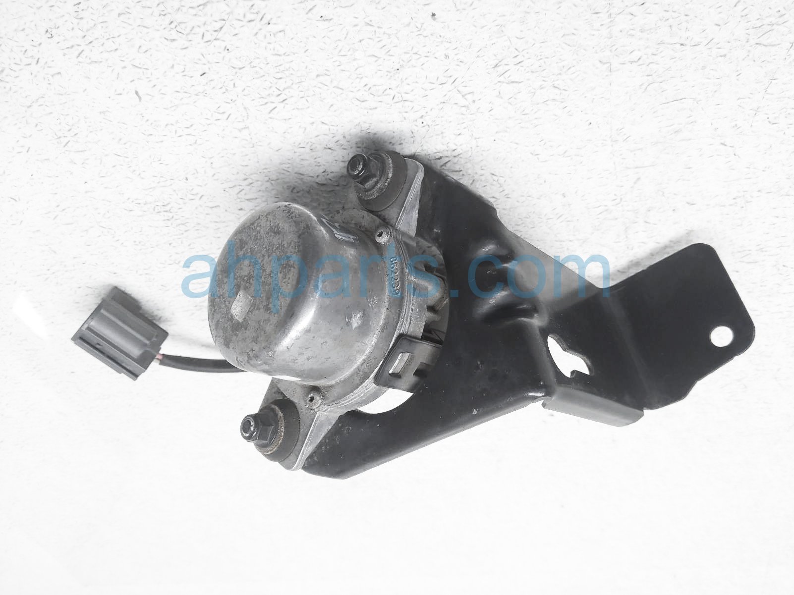 $30 Volvo VACUUM PUMP ASSY