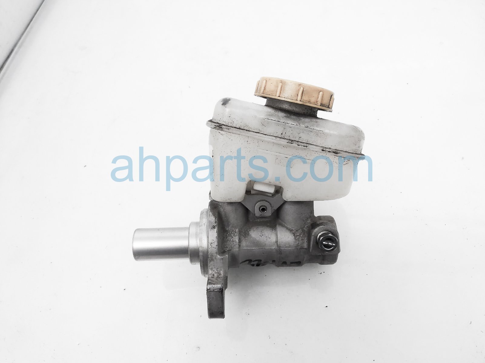 $32 Subaru BRAKE MASTER CYLINDER