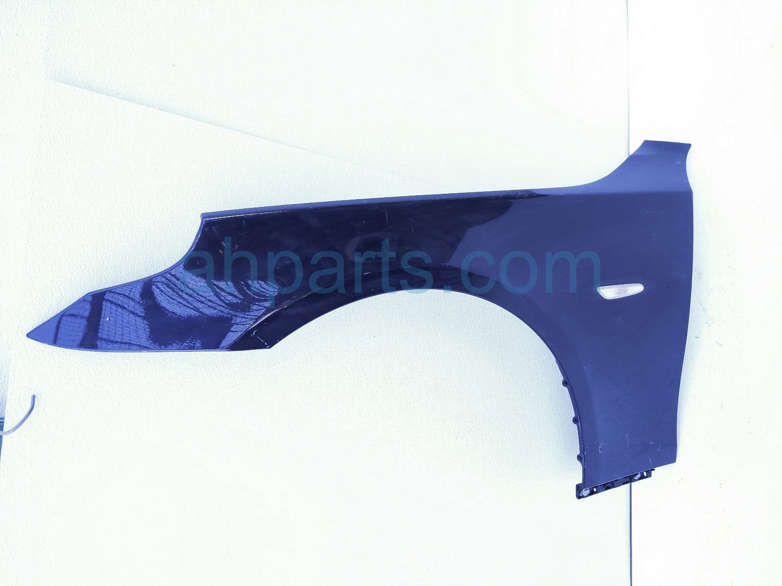 $69 BMW LH FENDER - BLUE - NOTES