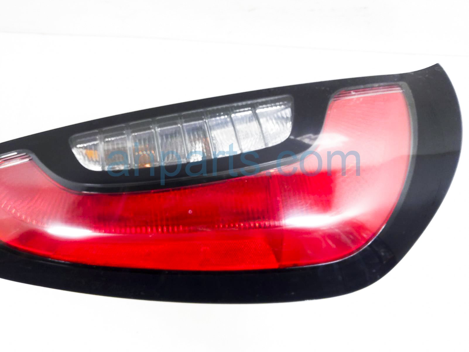 $70 Kia LH TAIL LAMP (ON BODY)