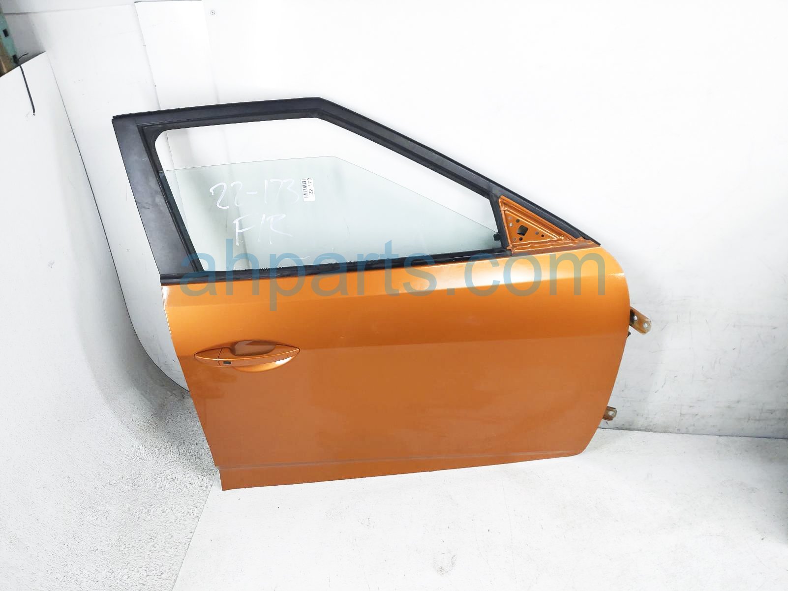 $249 Hyundai FR/RH DOOR - ORANGE -NO MIRROR/TRIM*