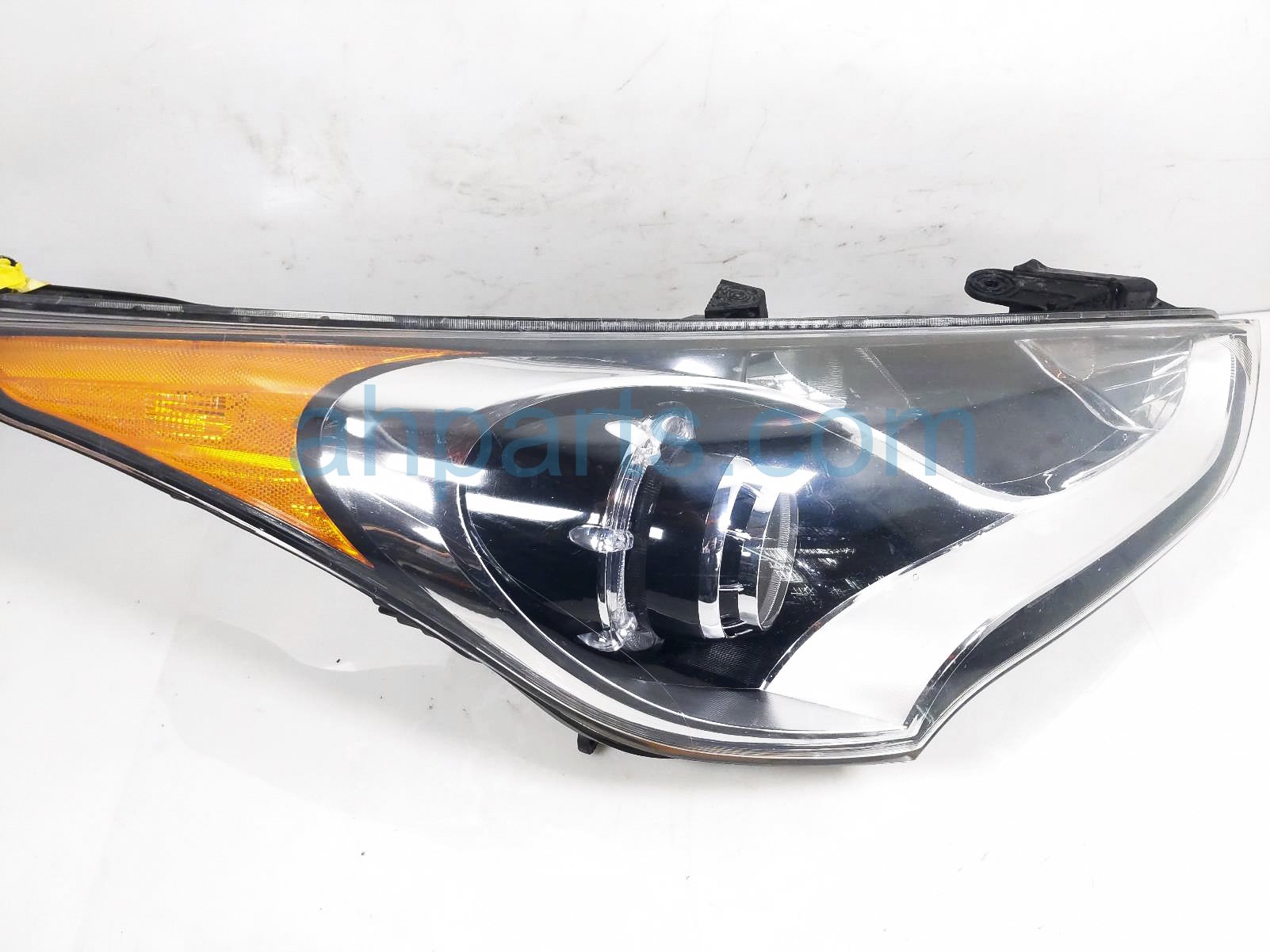 $315 Hyundai RH HEADLAMP / LIGHT