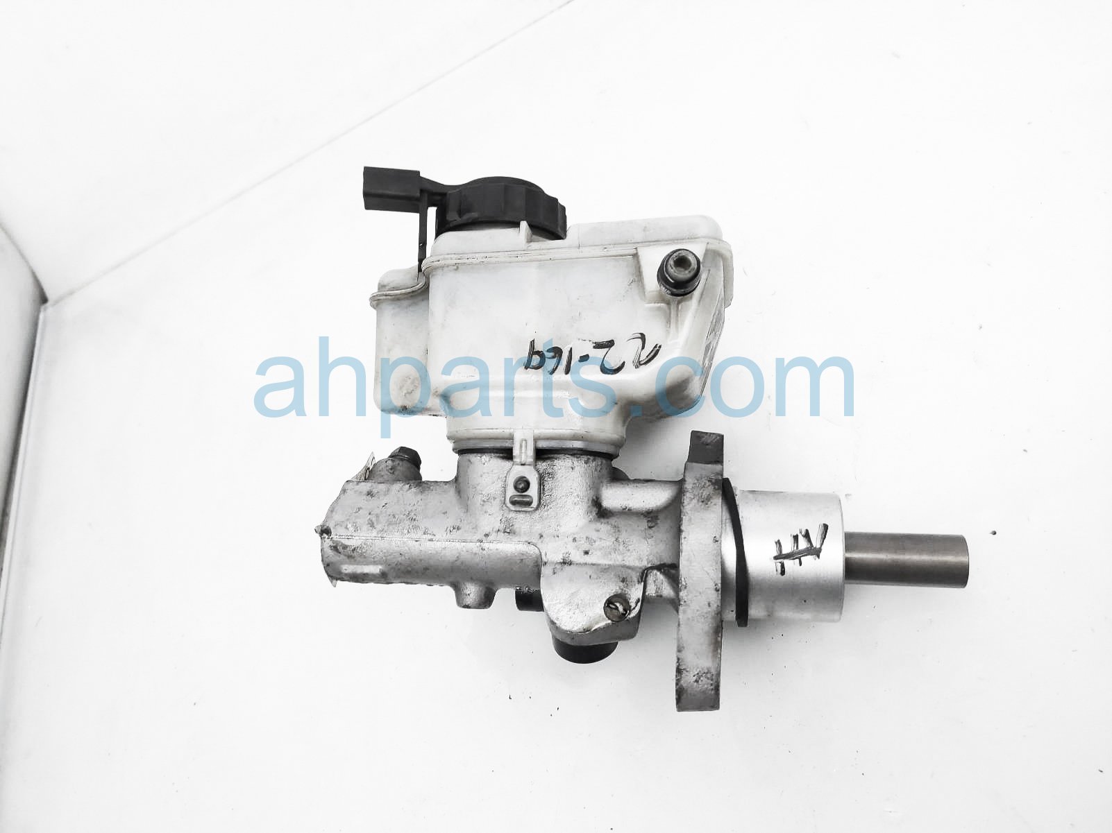 $40 Volkswagen BRAKE MASTER CYLINDER