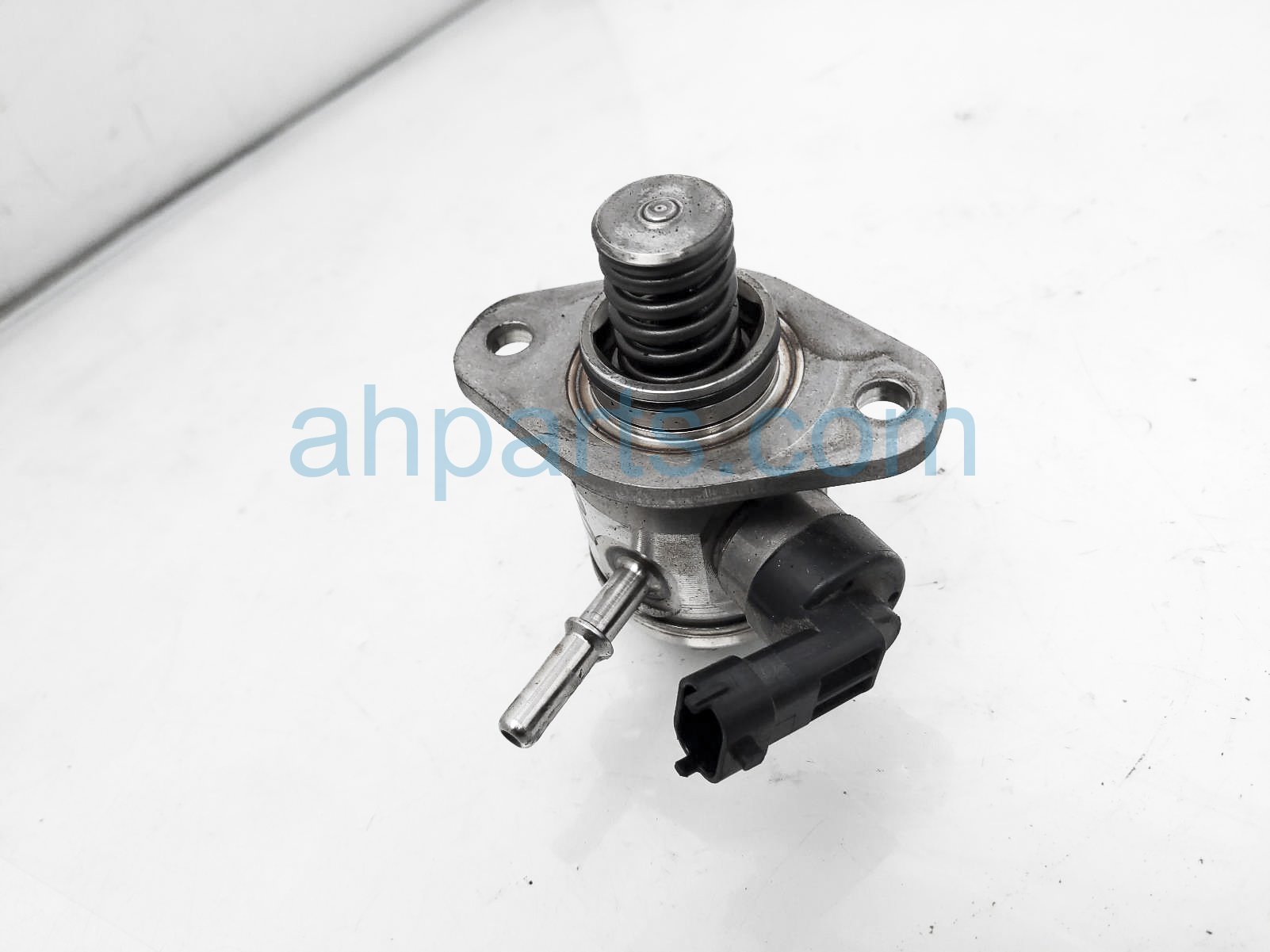 $125 Subaru ENGINE MOUNTED FUEL PUMP ASSY