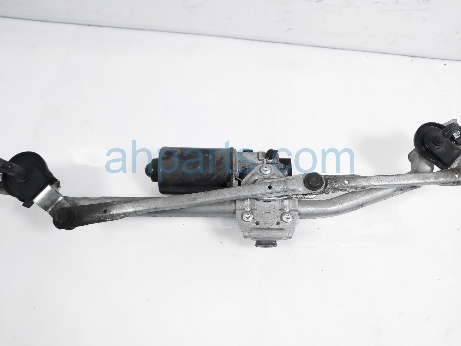 $49 Hyundai FRONT WINDSHIELD WIPER MOTOR ASSY