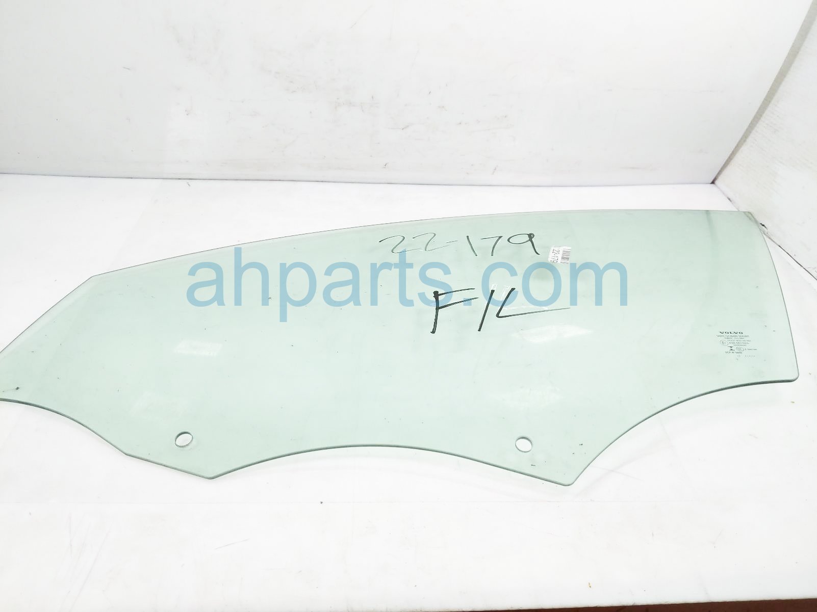 $69 Volvo FR/LH DOOR GLASS WINDOW