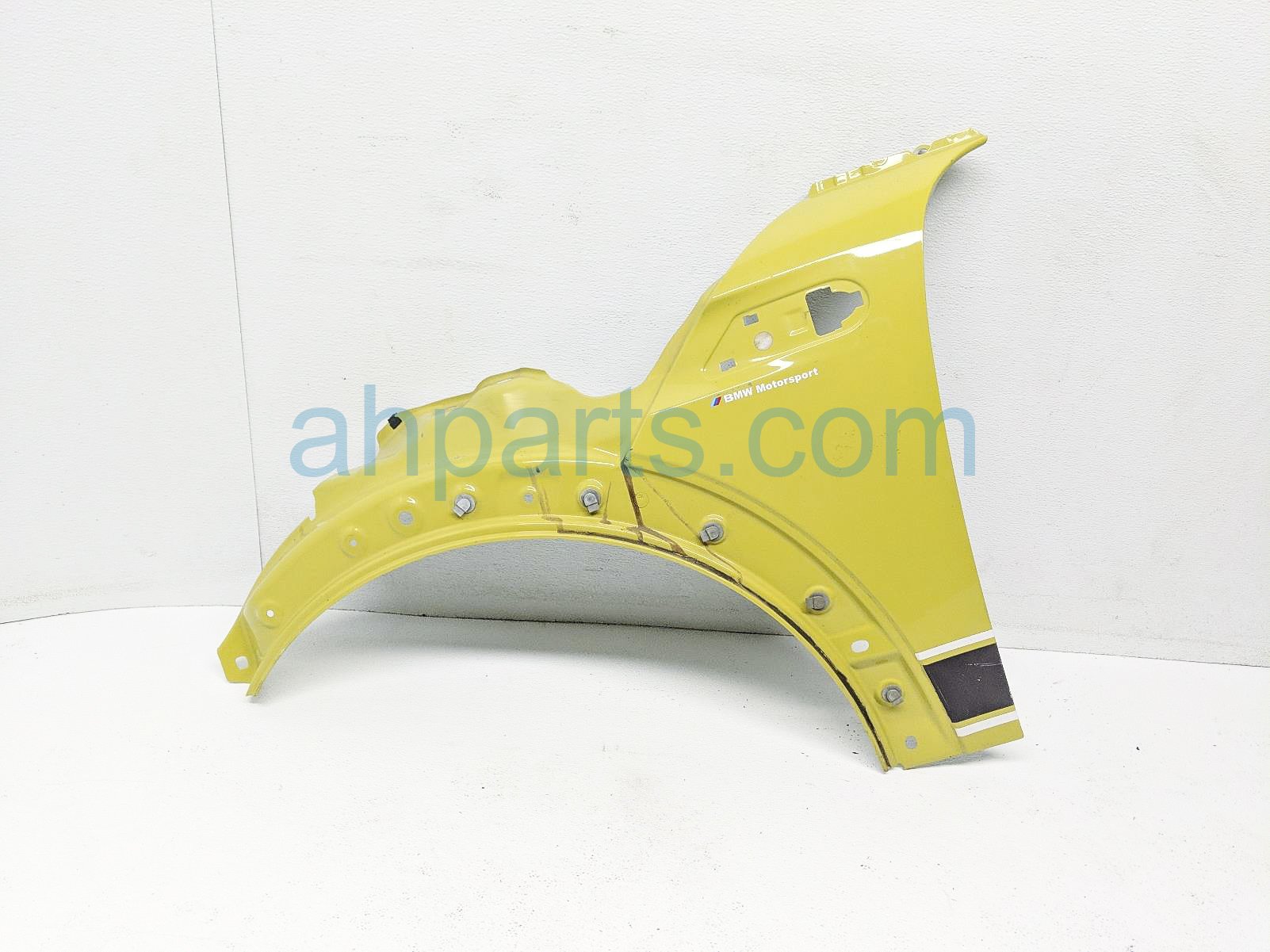 $73 BMW LH FENDER YELLOW