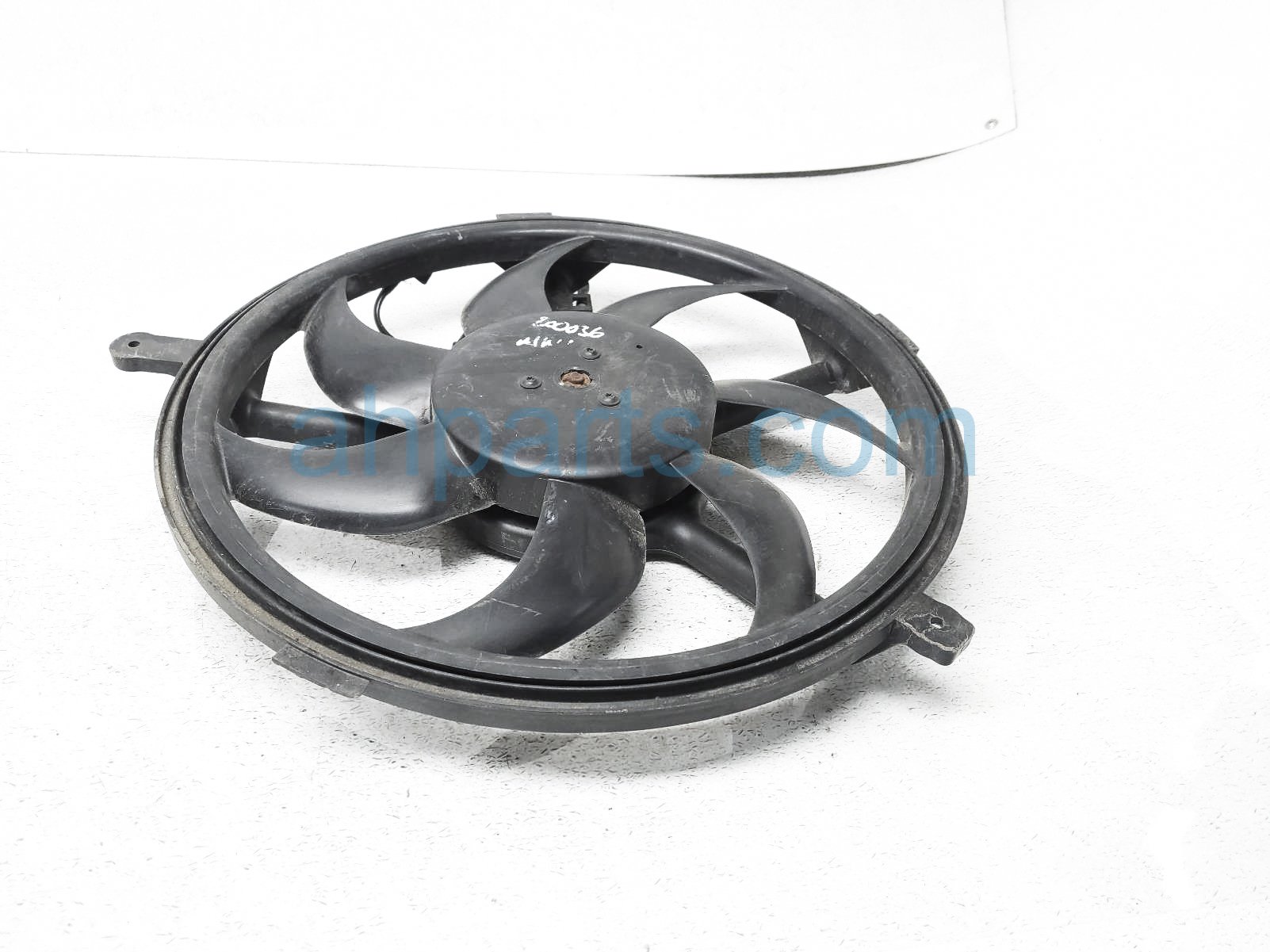 $50 BMW RADIATOR COOLING FAN W/ MOTOR ASSY