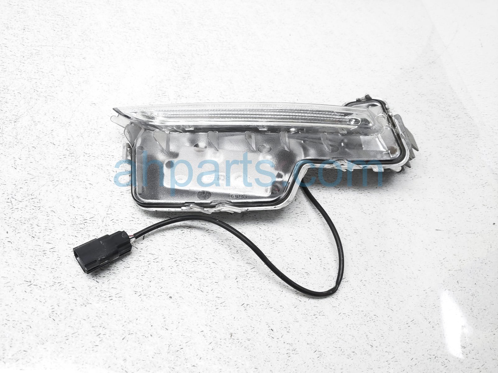 $75 Volvo RH DAYTIME RUNNING LAMP / LIGHT