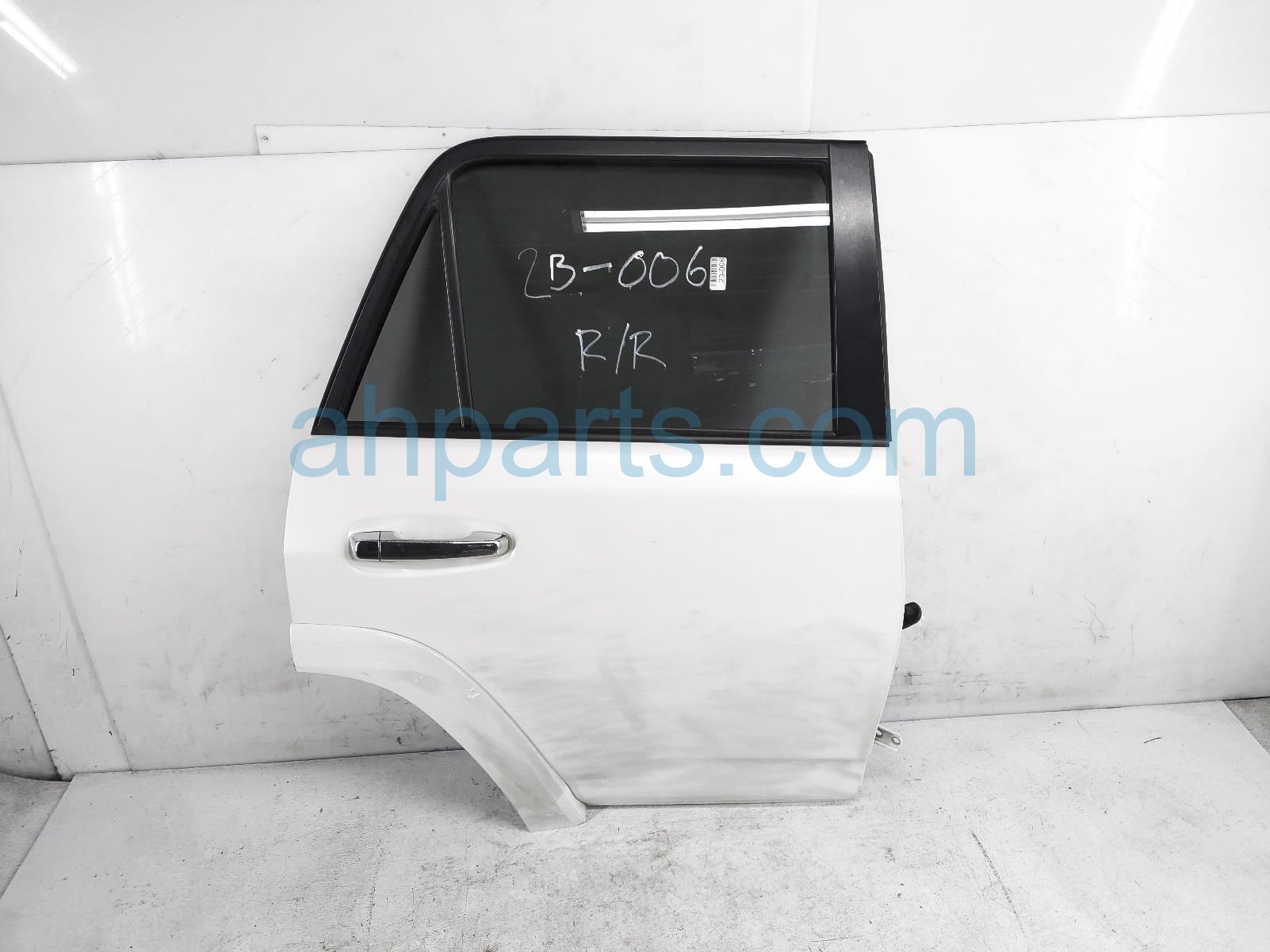 $725 Toyota RR/RH DOOR - WHITE - NO INSIDE TRIM