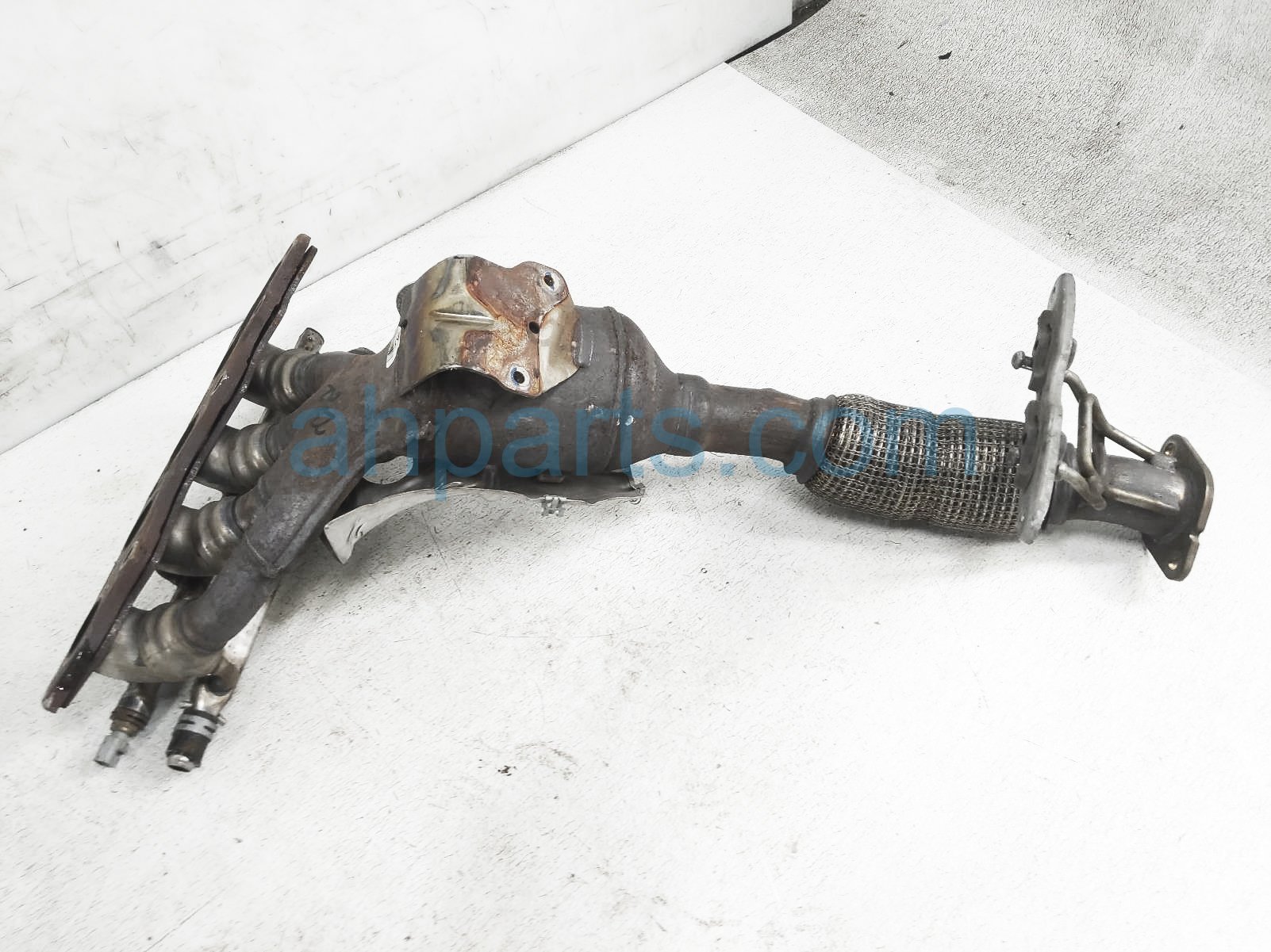 $349 Ford EXHAUST MANIFOLD W/ CONVERTER