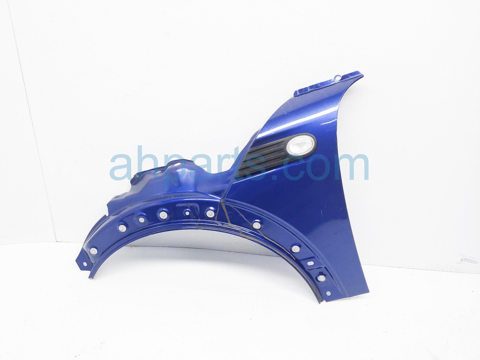 $73 BMW LH FENDER - BLUE - NOTES