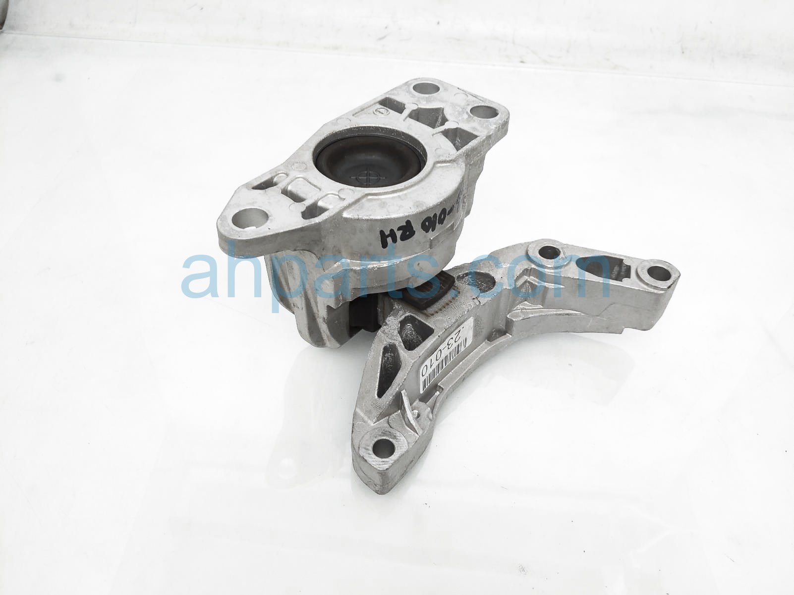 $65 Nissan RH ENGINE MOUNT - 1.6L AT SV