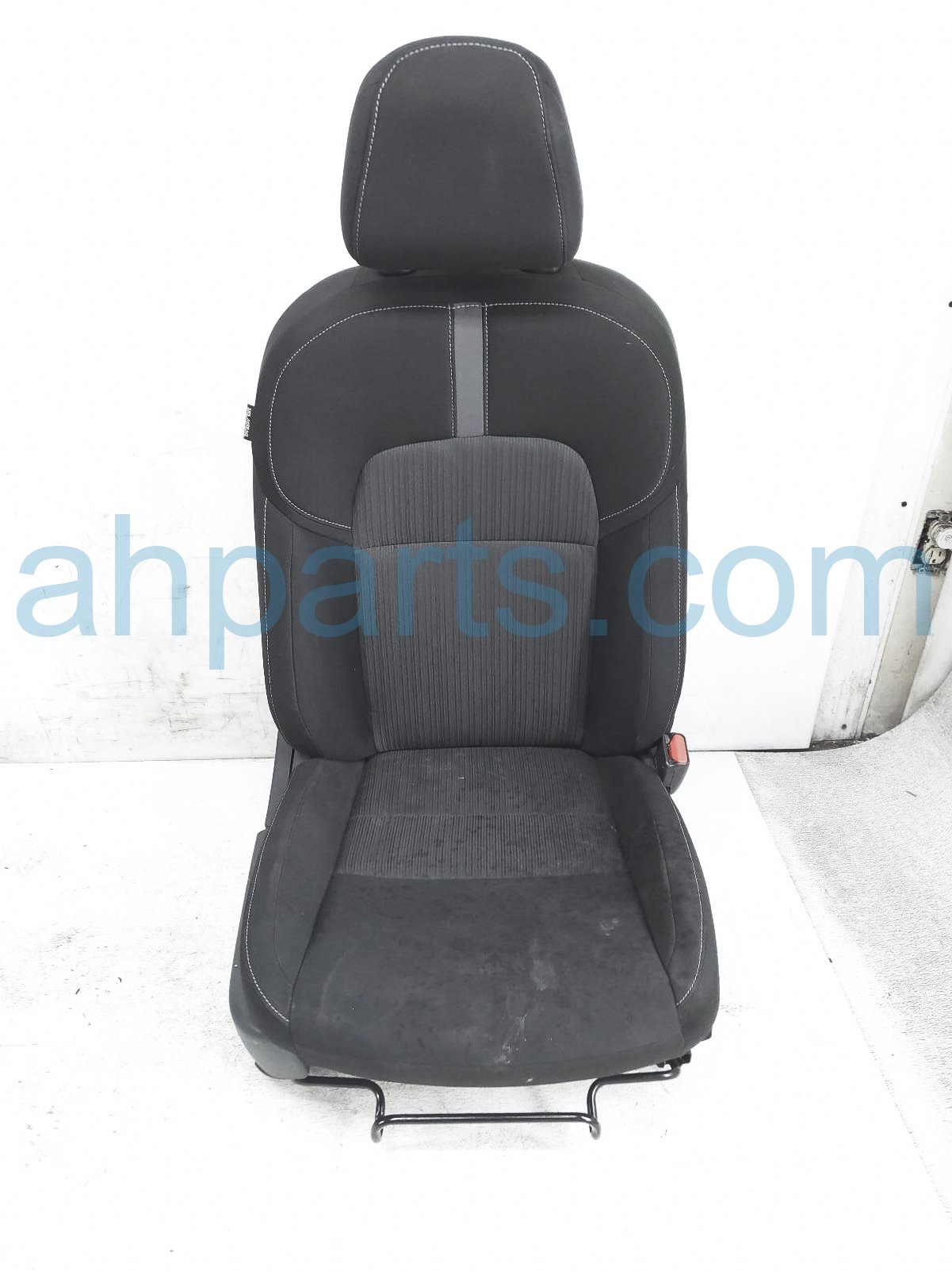 $149 Nissan FR/RH SEAT - BLACK - W/ AIRBAG