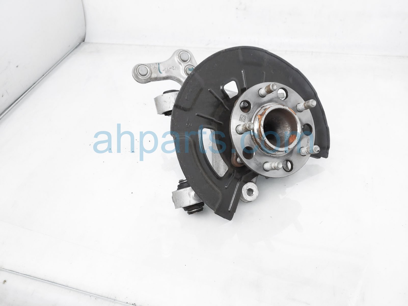 $225 Hyundai RR/LH SPINDLE KNUCKLE HUB ASSY