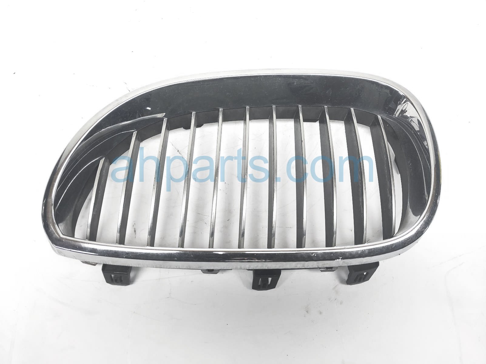 $29 BMW LH UPPER CENTER GRILLE - CHROME