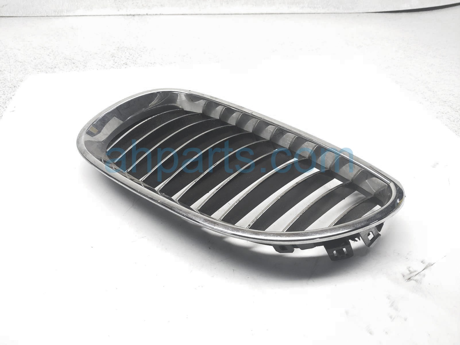 $29 BMW LH UPPER CENTER GRILLE - CHROME