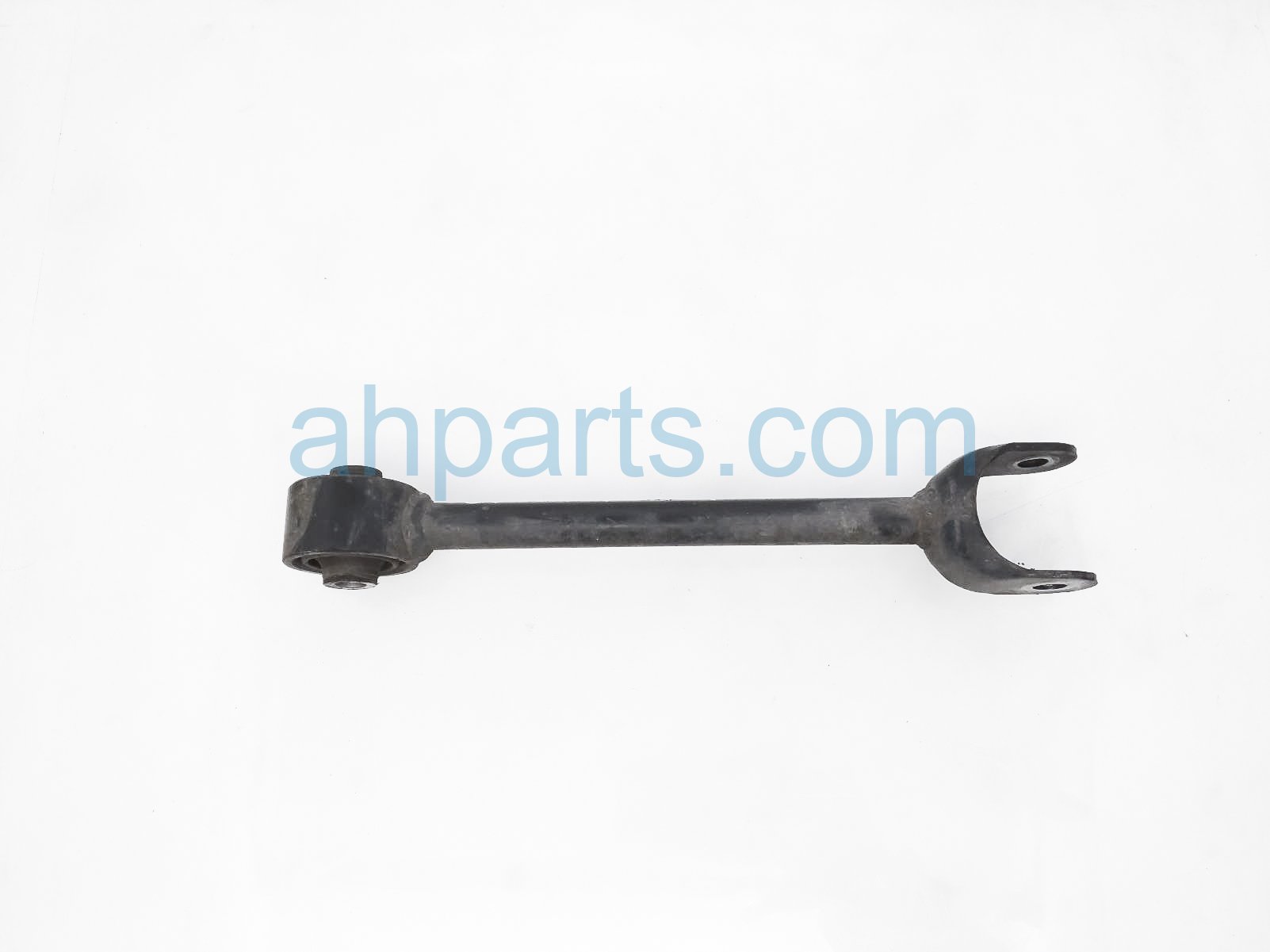 $33 Toyota RR/LH LATERAL CONTROL ARM