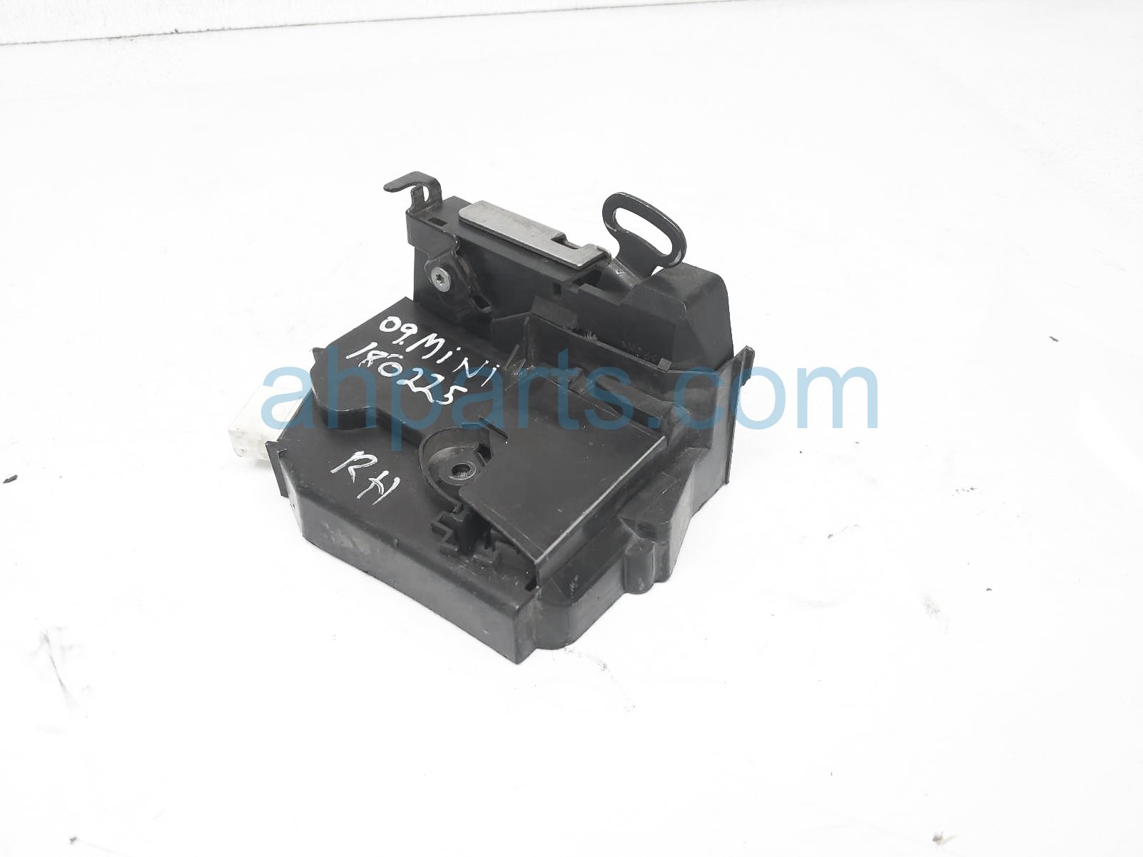 $30 BMW FR/RH DOOR LOCK ACTUATOR