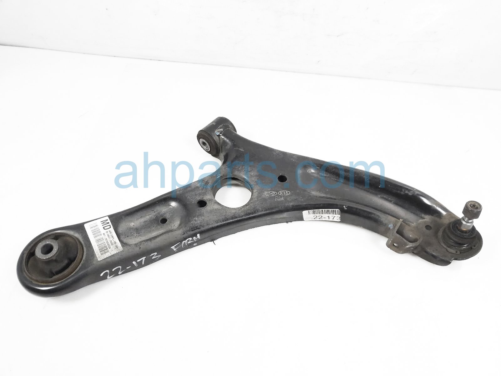 $60 Hyundai FR/RH LOWER CONTROL ARM