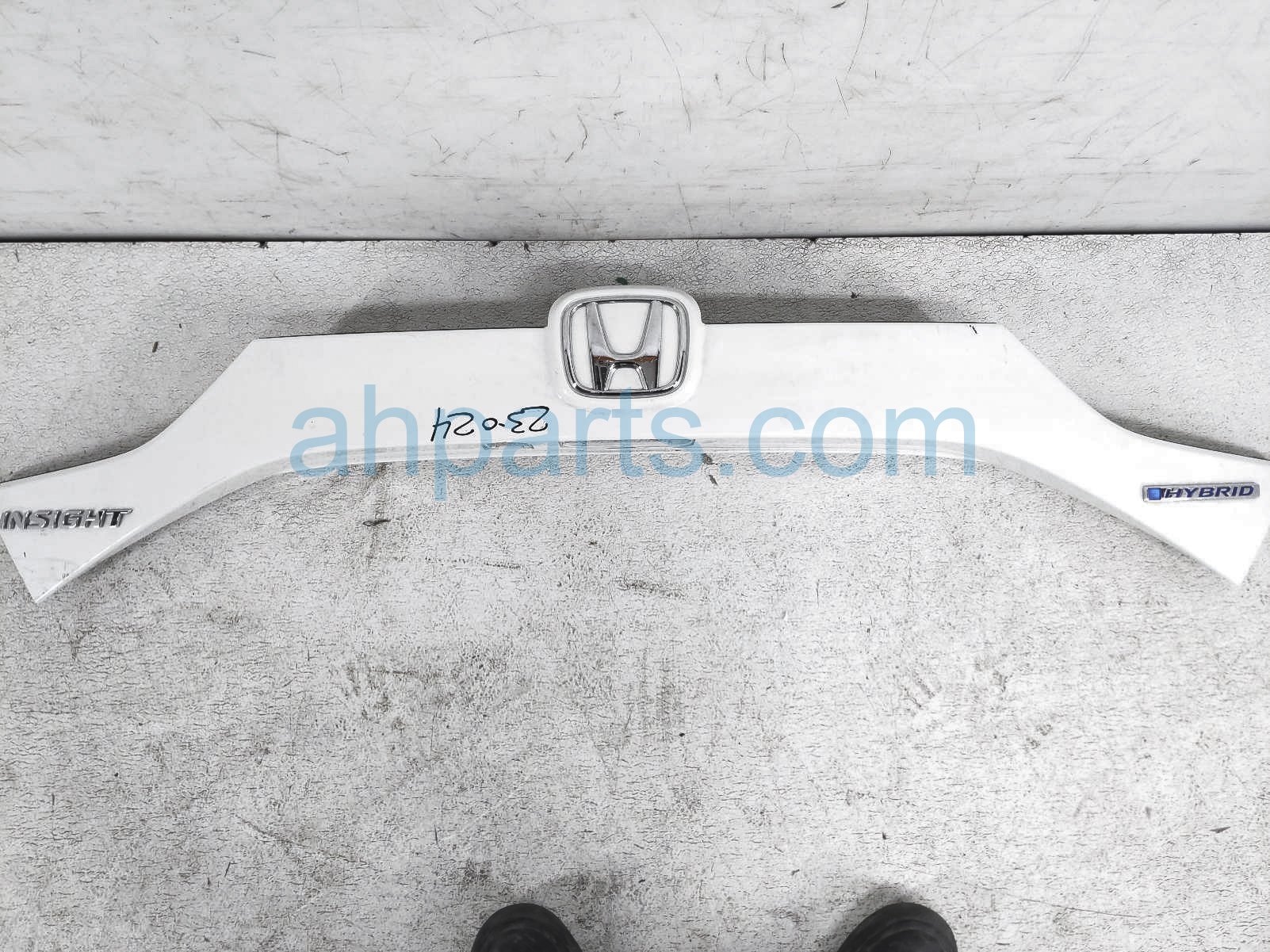 $70 Honda REAR TRUNK GARNISH PANEL - WHITE