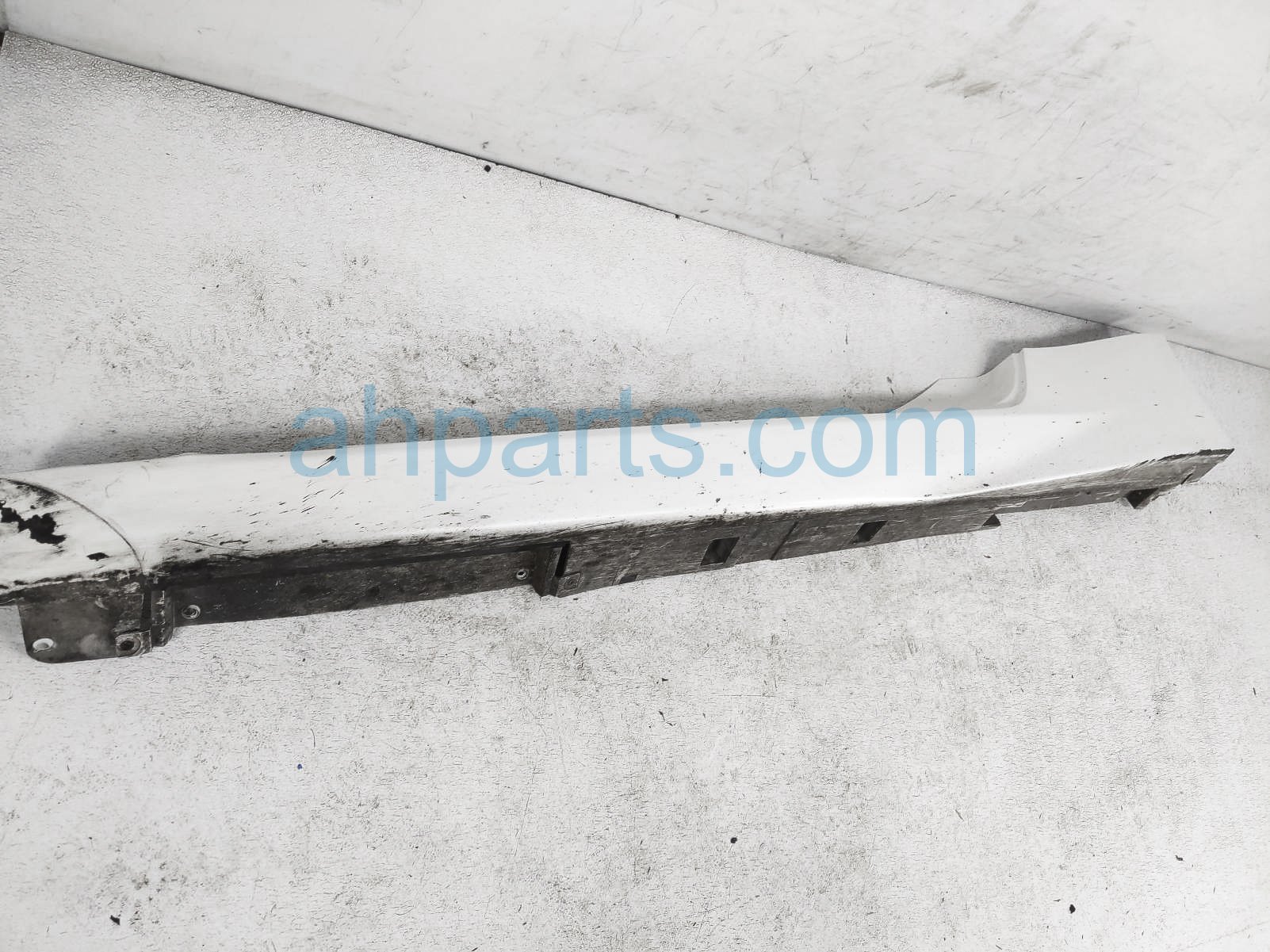 $225 Nissan LH SIDE SKIRT / MOLDING - WHITE*