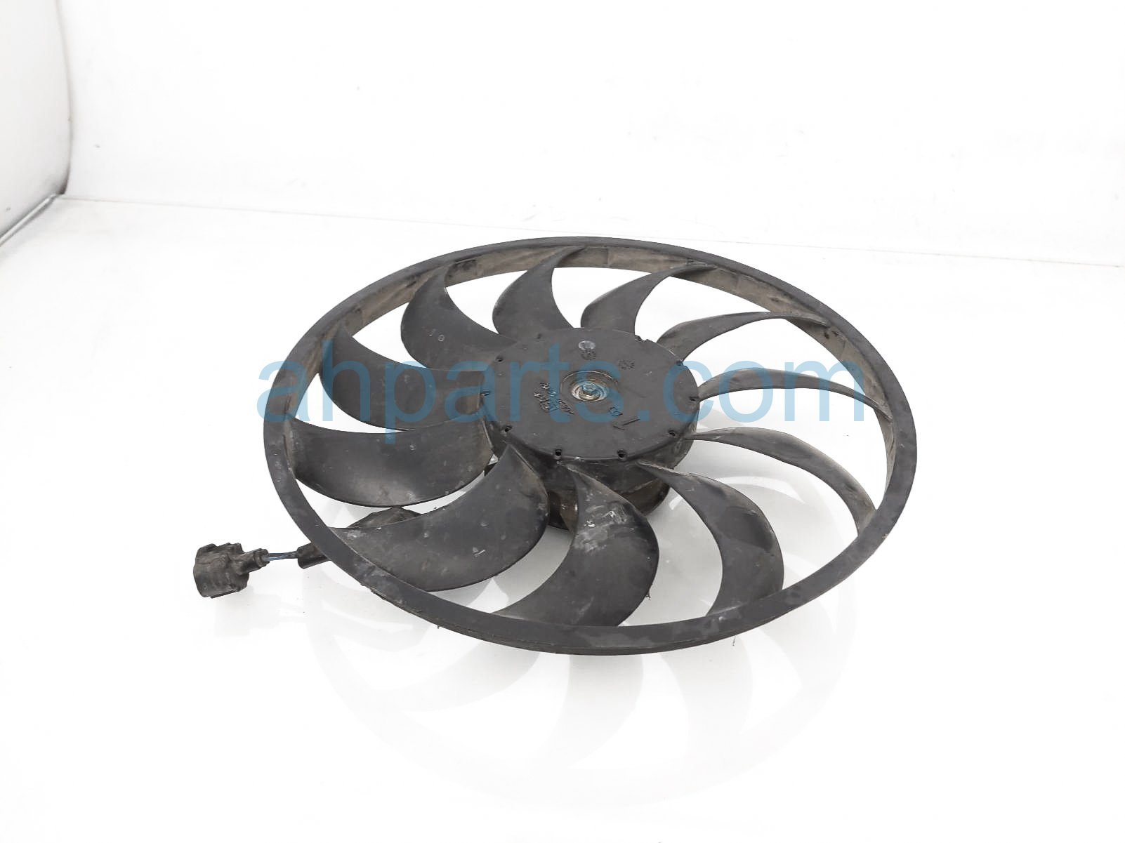 $50 Nissan RH RADIATOR FAN & MOTOR ASSY