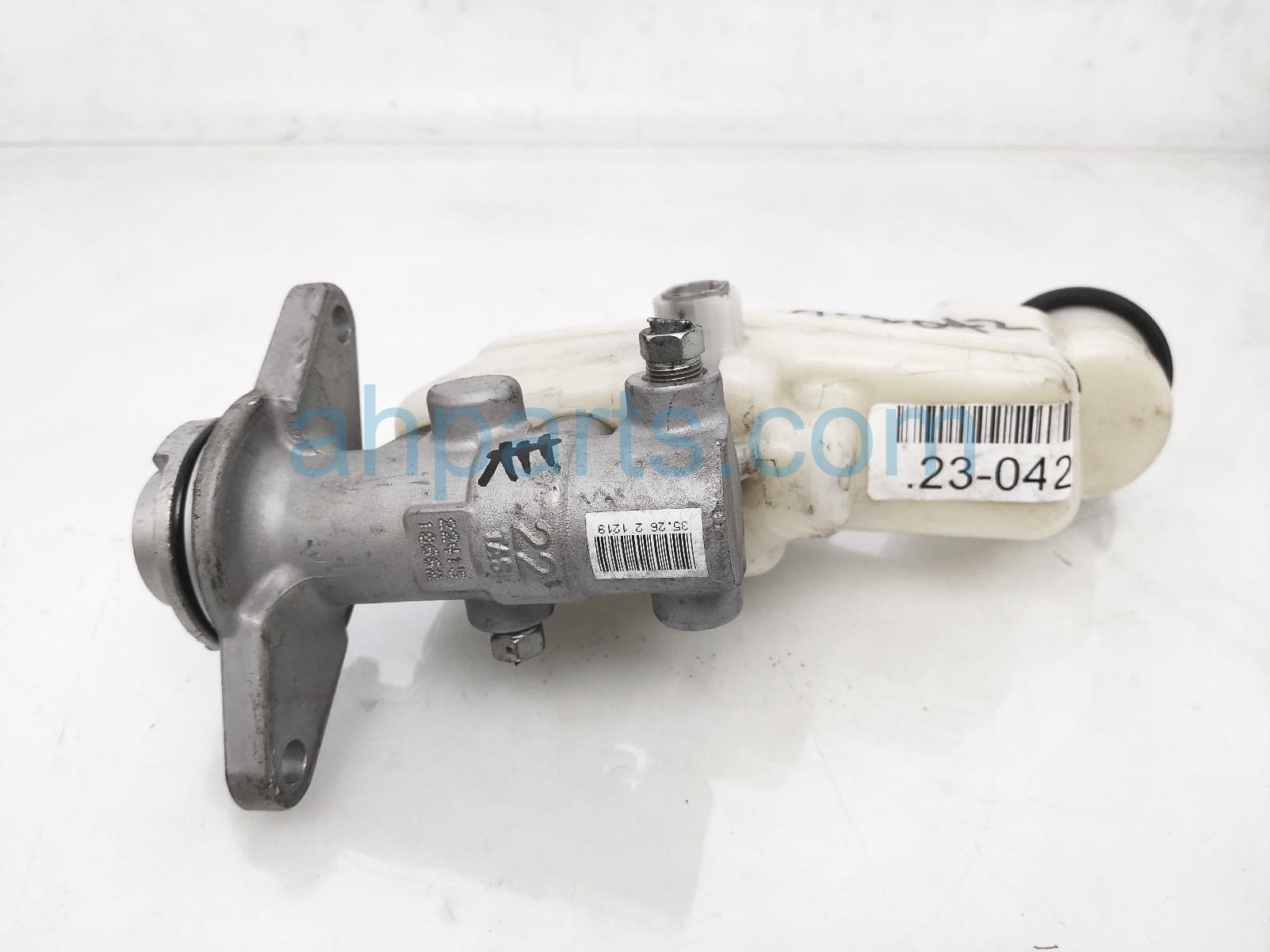 $40 Toyota BRAKE MASTER CYLINDER