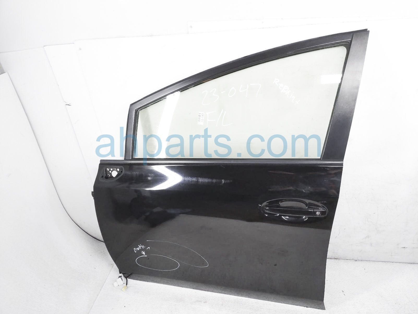 $299 Toyota FR/LH DOOR - BLACK - NO MIRROR/TRIM*