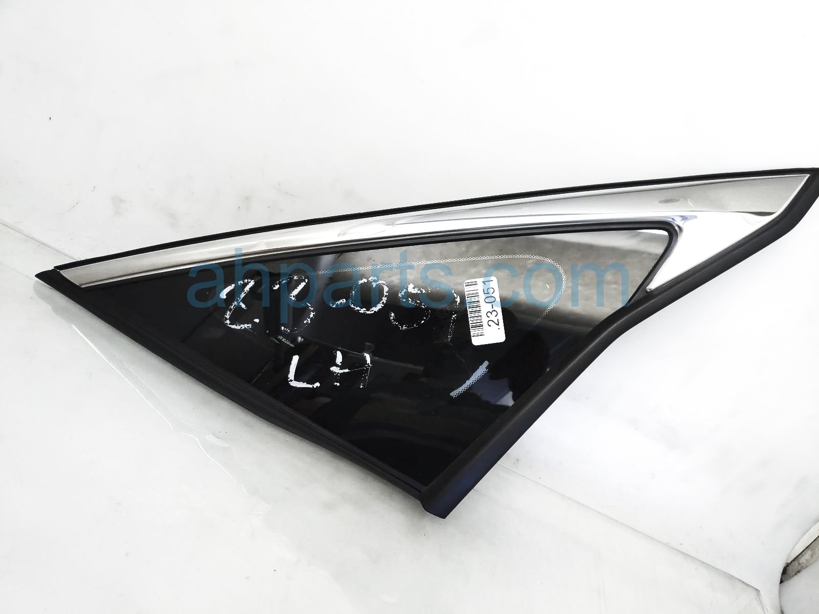 $90 Honda LH QUARTER WINDOW GLASS - CHROME