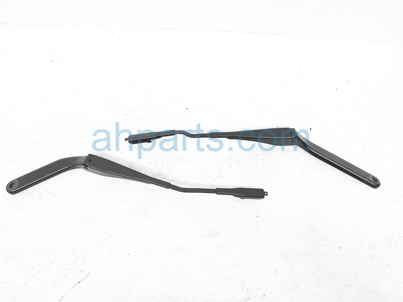 $40 BMW RH + LH WINDSHIELD WIPER ARM