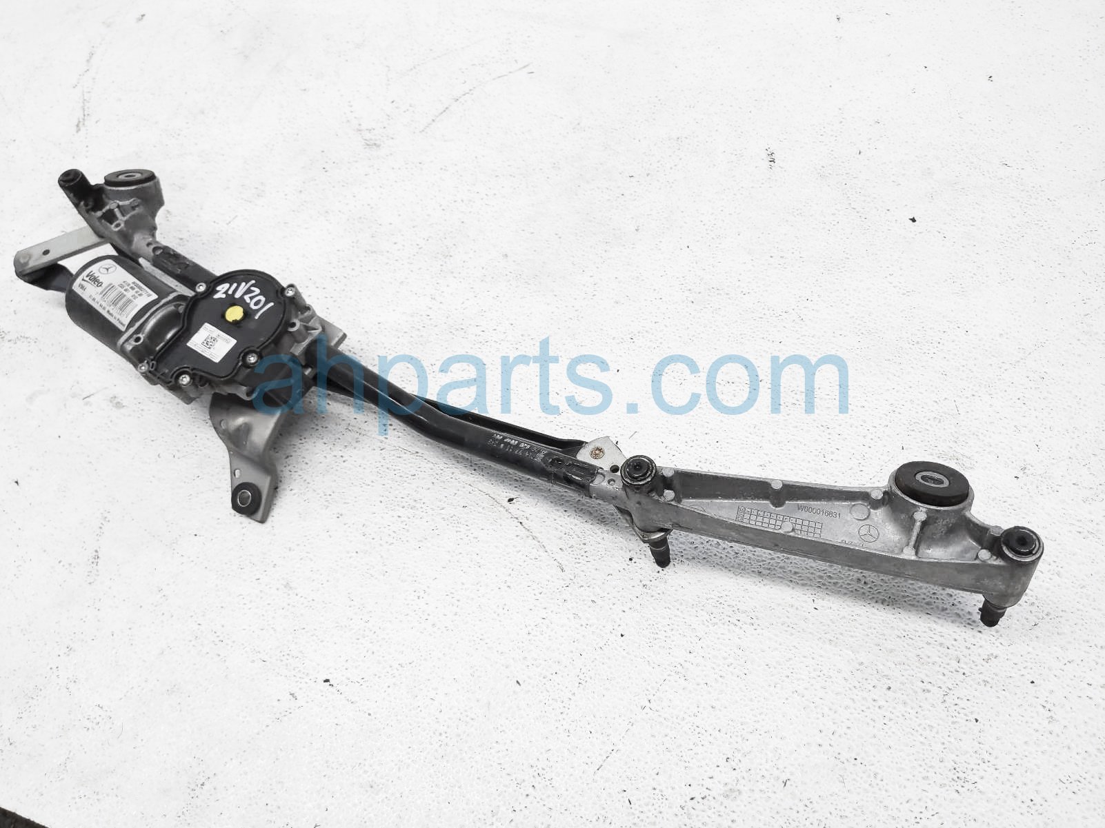 $70 Mercedes FRONT WINDSHIELD WIPER MOTOR ASSY