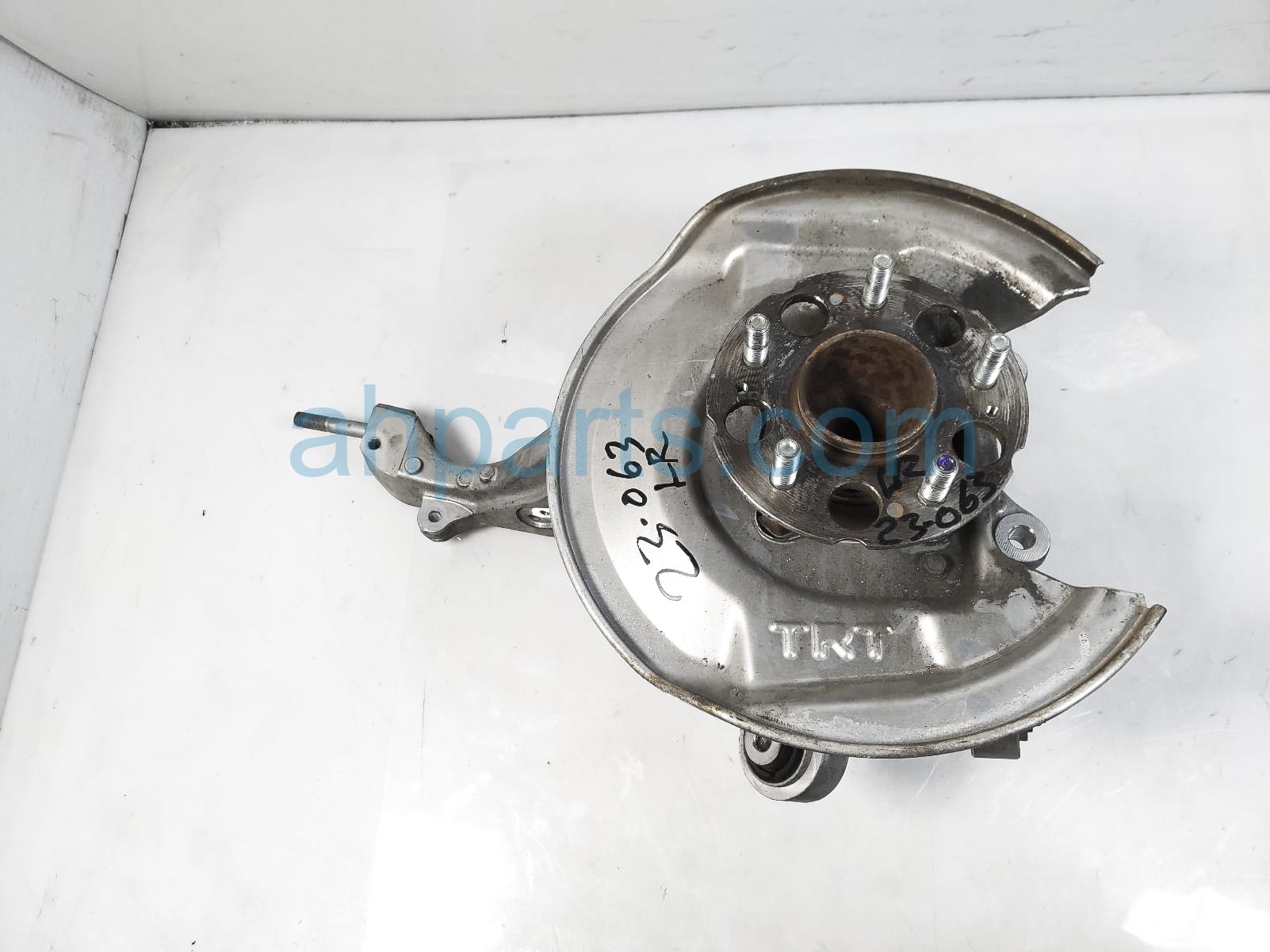 $115 Honda RR/LH SPINDLE KNUCKLE HUB