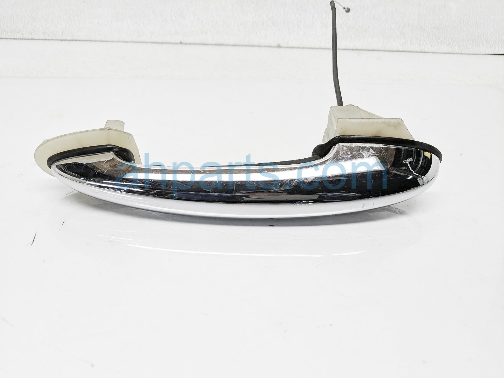 $30 BMW RH EXTERIOR DOOR HANDLE - CHROME